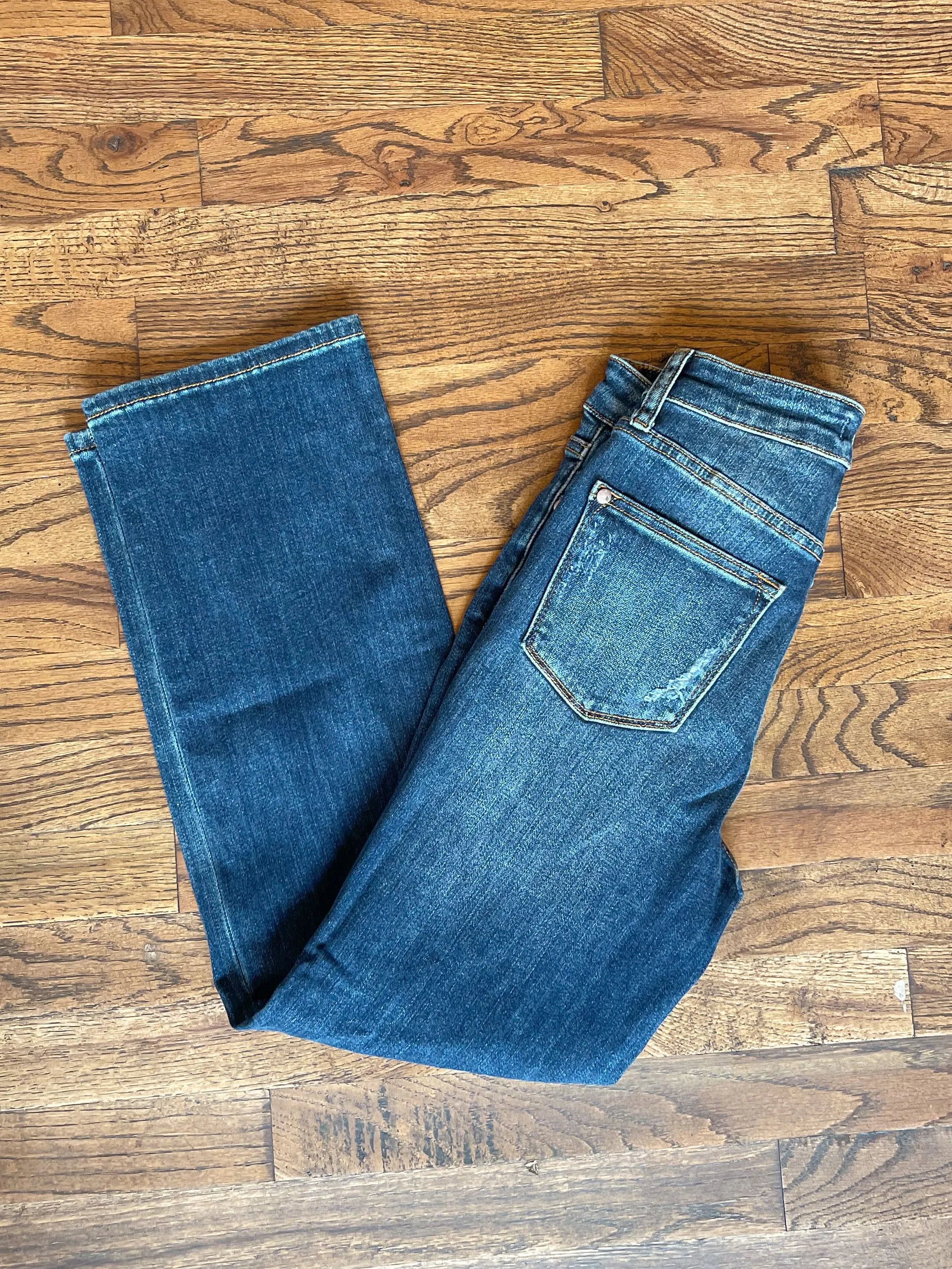 Judy Blue || Channing Mid-Rise Crop Straight Leg Jean
