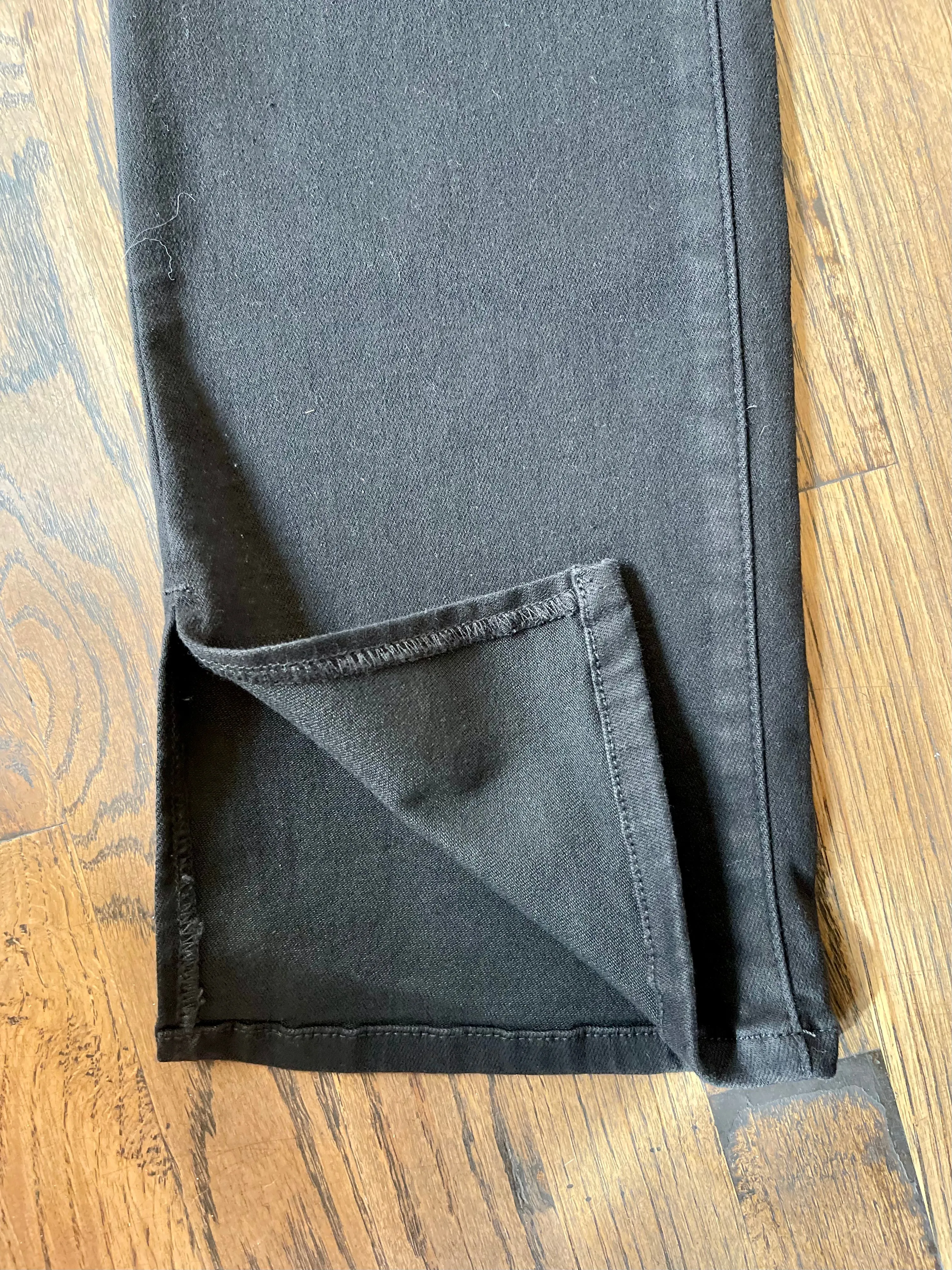 Judy Blue || Gia High Waist 90's Black Slit Hem Straight Leg Jean