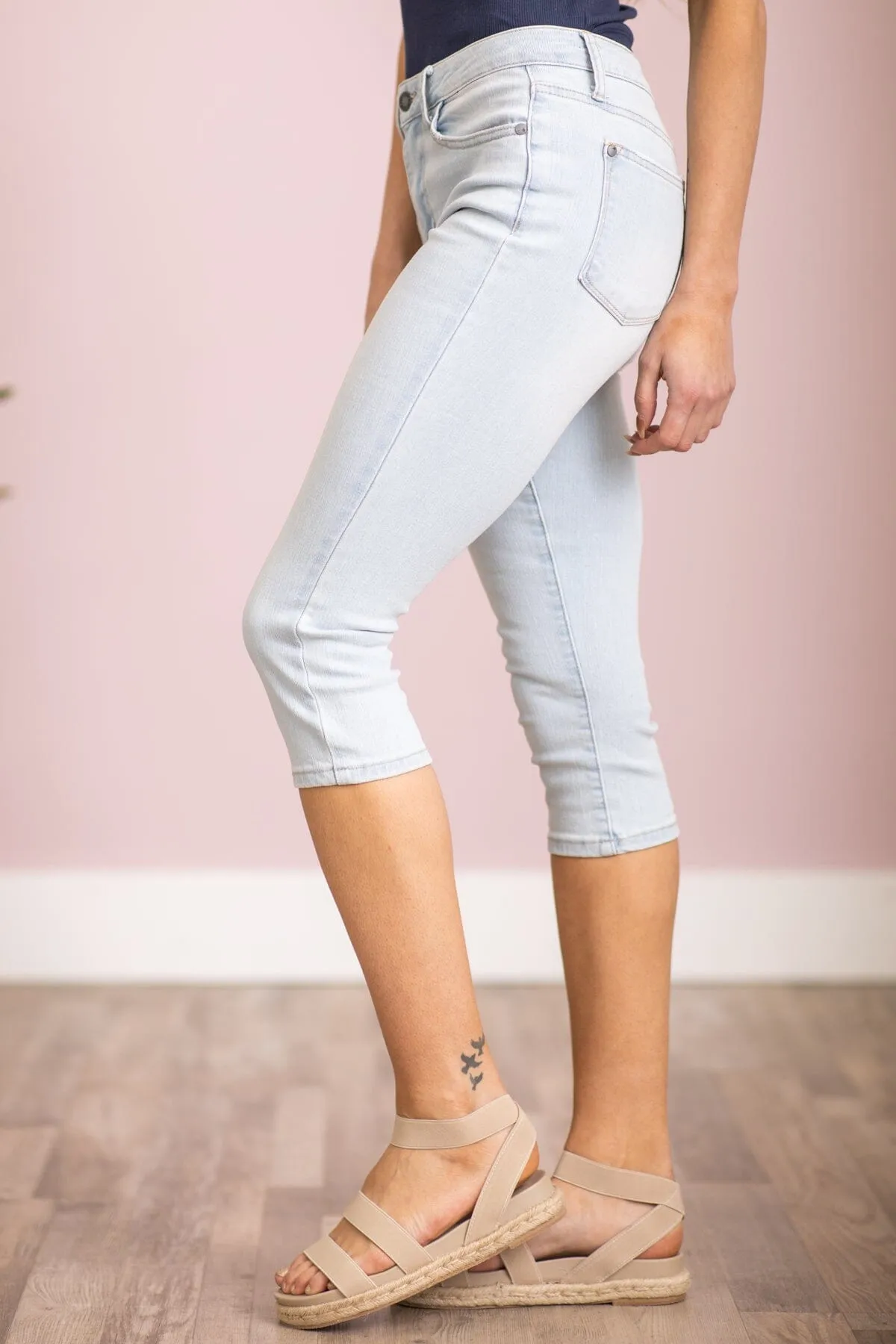 Judy Blue Light Wash Skinny Capris