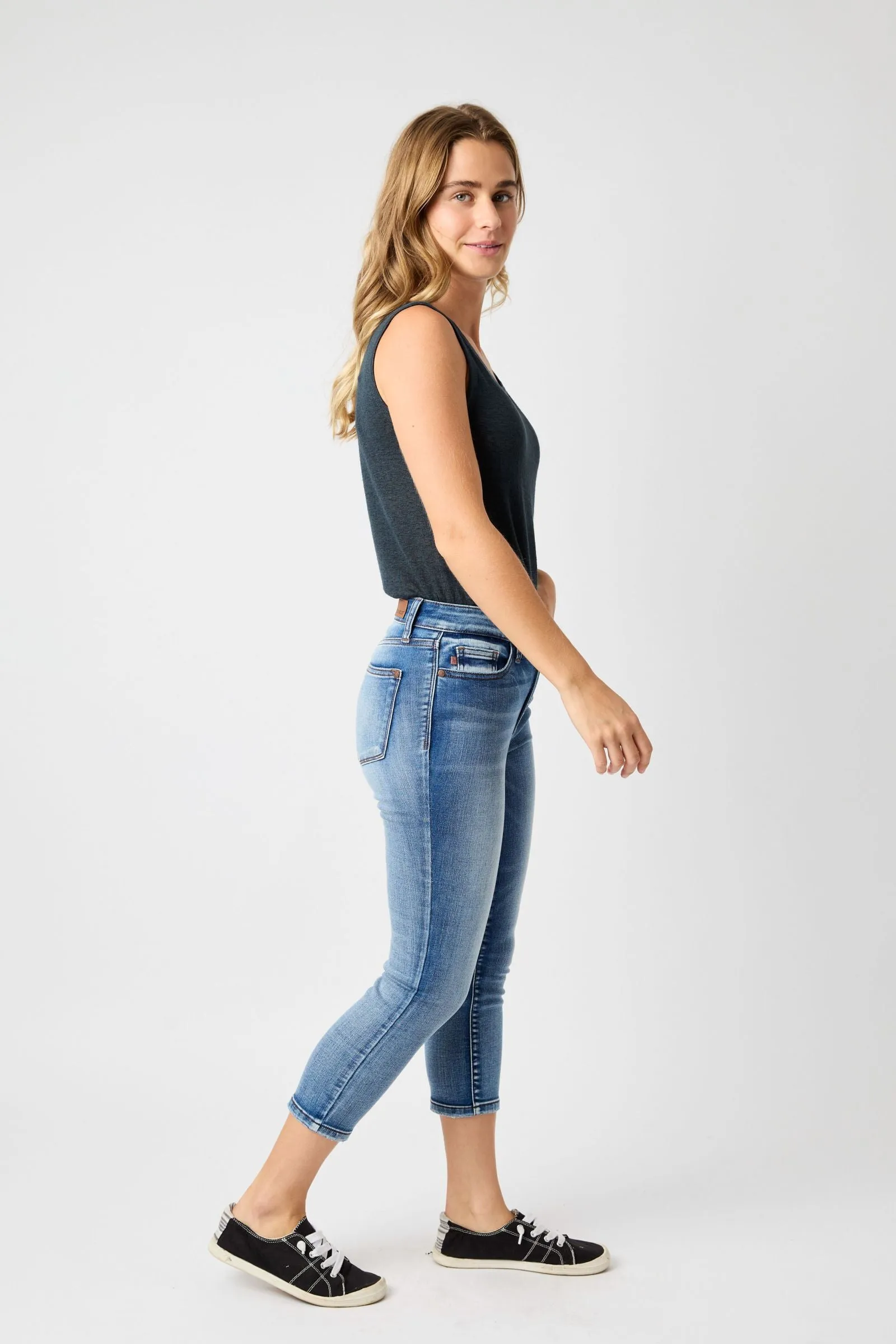 JUDY BLUE Mid-Rise Capri