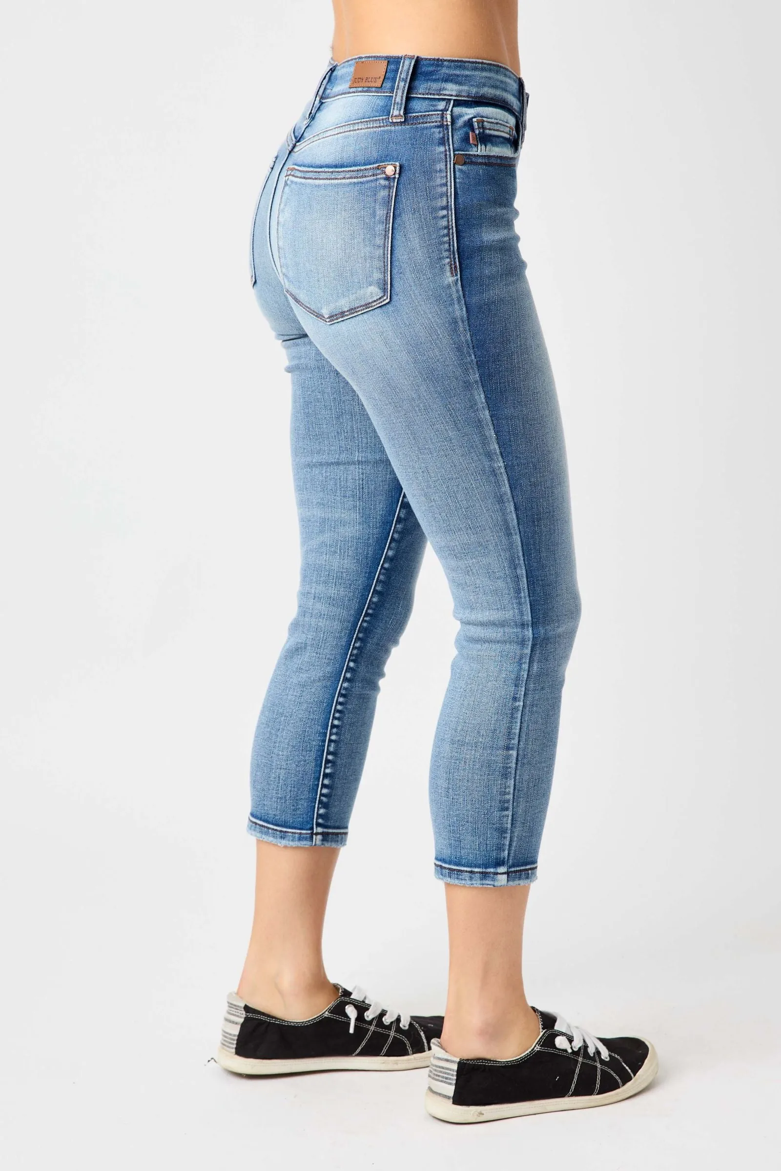 JUDY BLUE Mid-Rise Capri