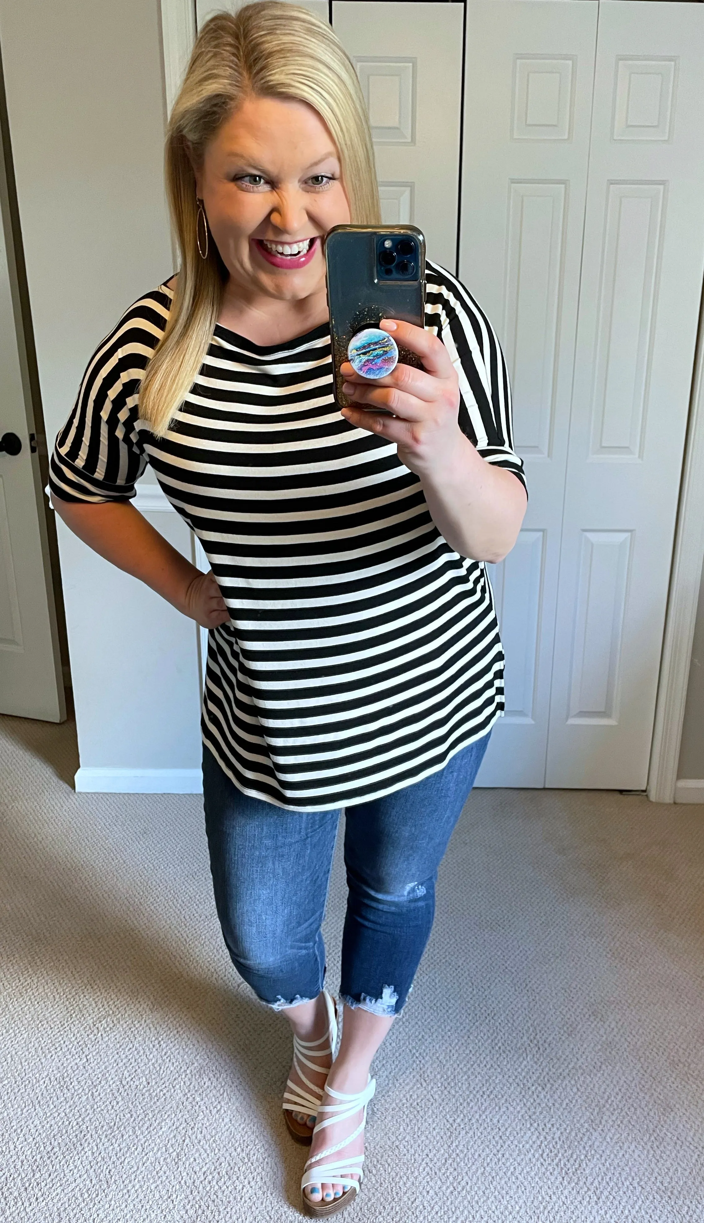 Judy Blue Mid-Rise Destroyed Cuff Capris