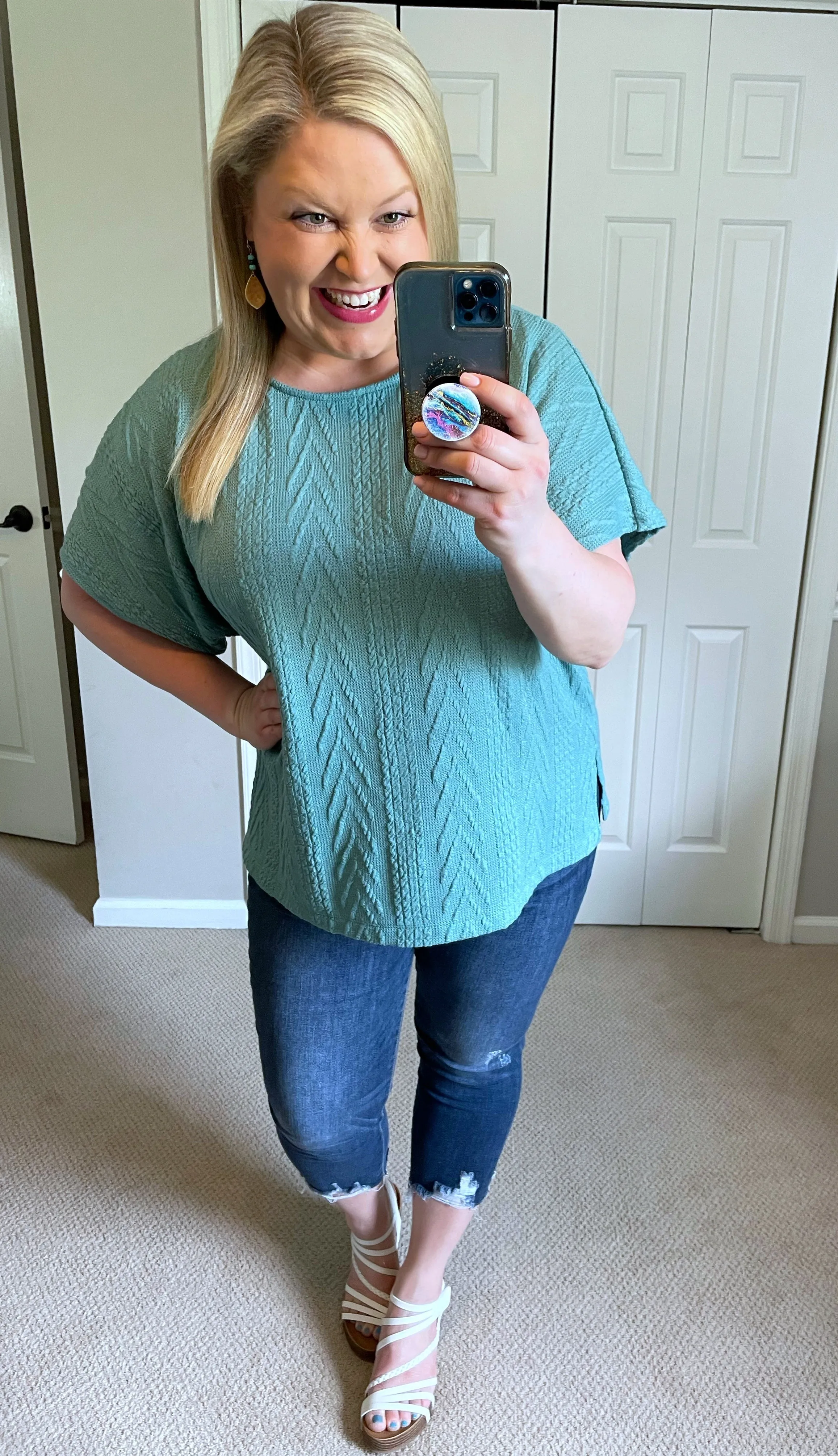 Judy Blue Mid-Rise Destroyed Cuff Capris