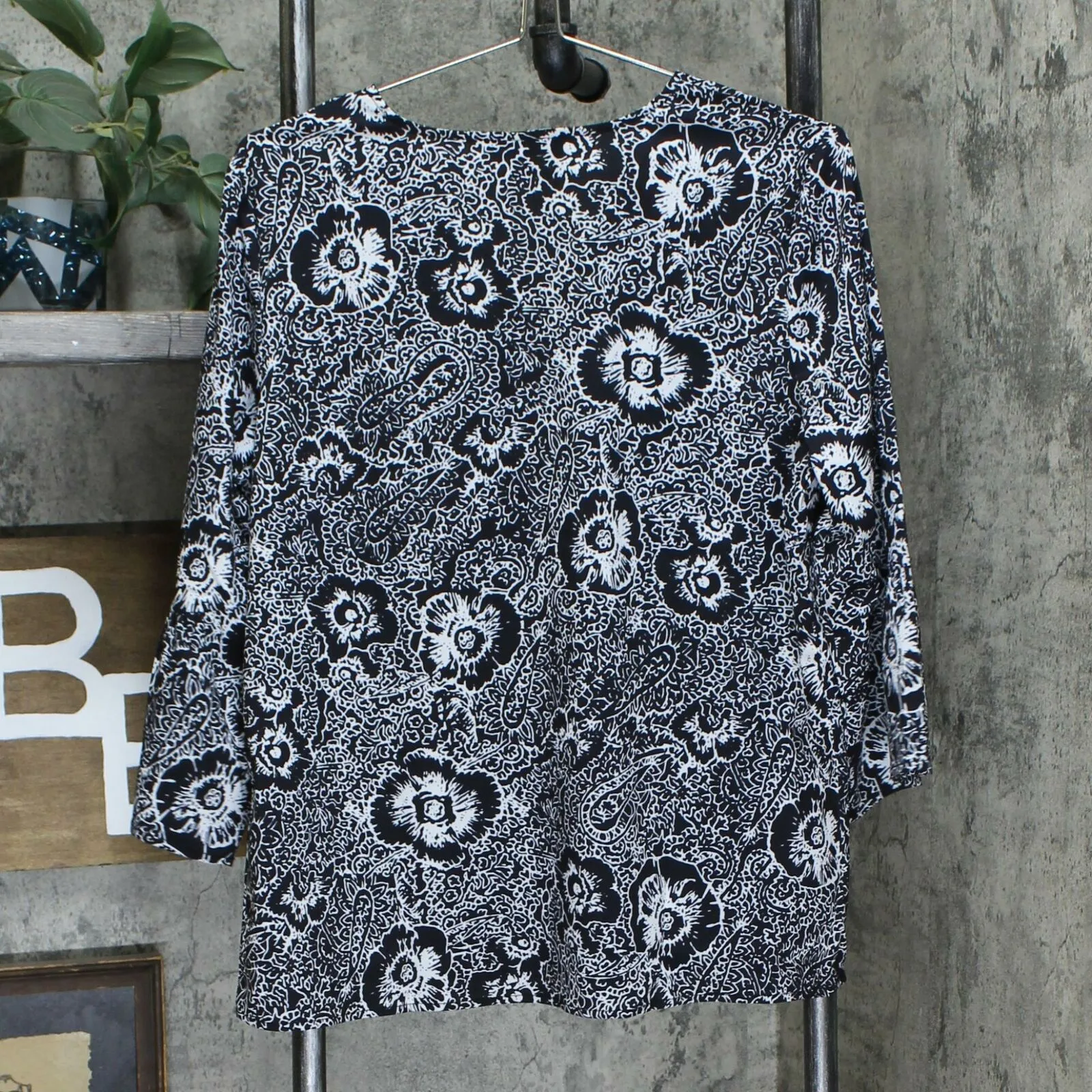 Kelly by Clinton Kelly Women's Floral Paisley Woven Top with Flutter Sleeve