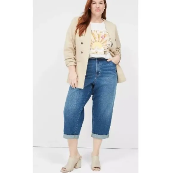 Lane Bryant 22 Signature Fit Boyfriend Capri Mid-Rise Jeans