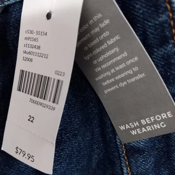 Lane Bryant 22 Signature Fit Boyfriend Capri Mid-Rise Jeans