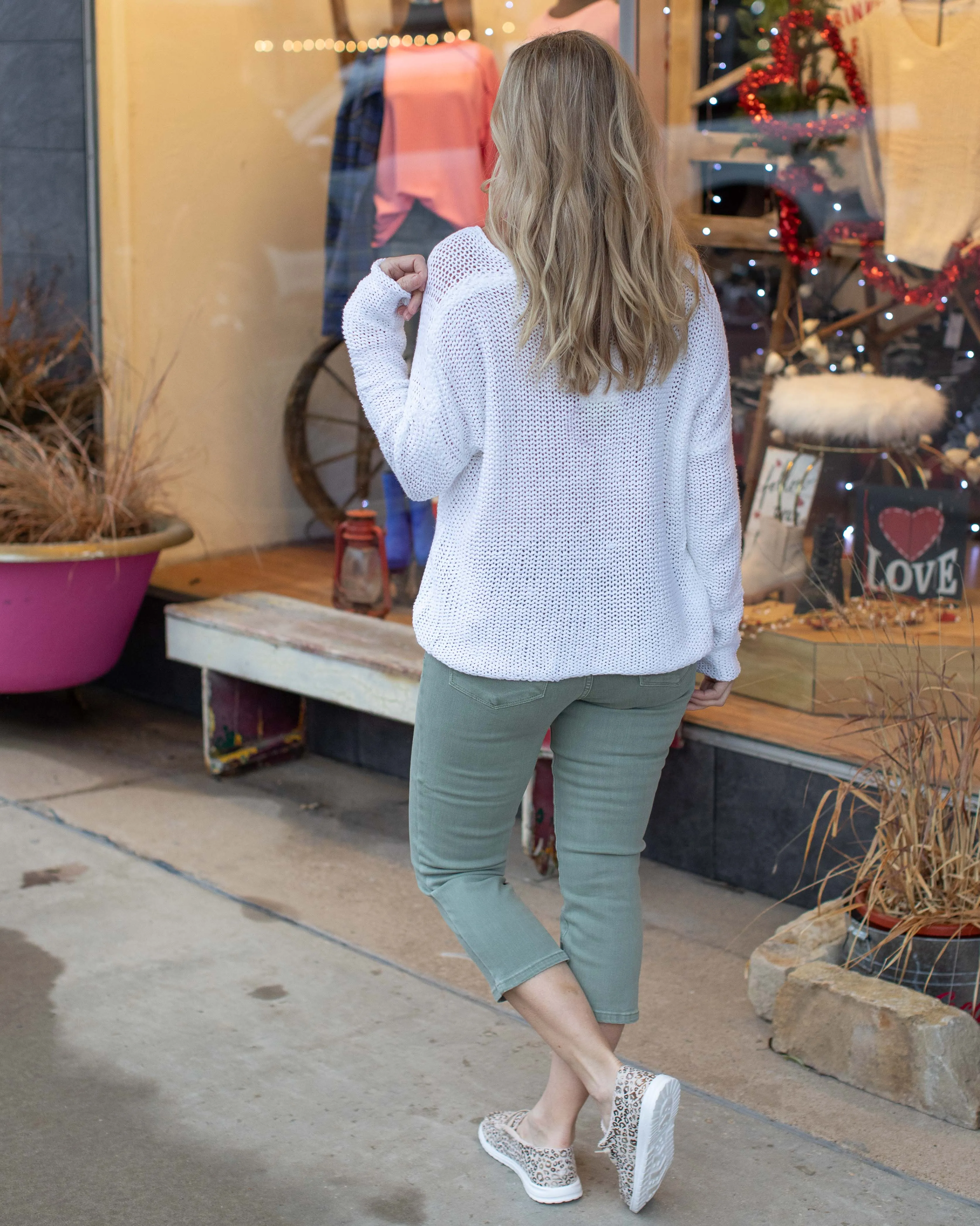 MID-RISE SAGE CAPRI JEANS BY JUDY BLUE