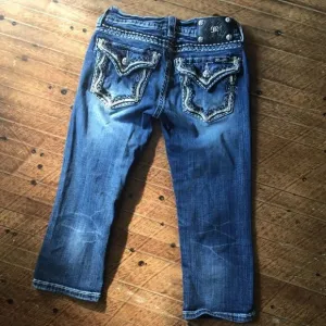Miss Me fantasy border 26 denim capris