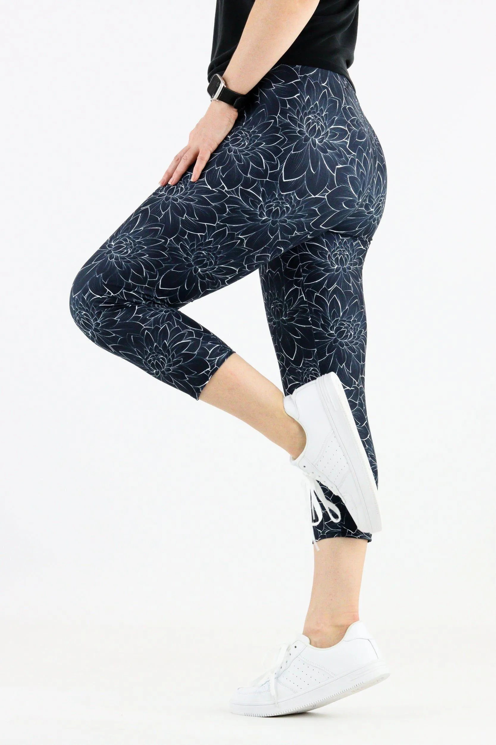 Monochrome Delilah - Casual Capri Leggings