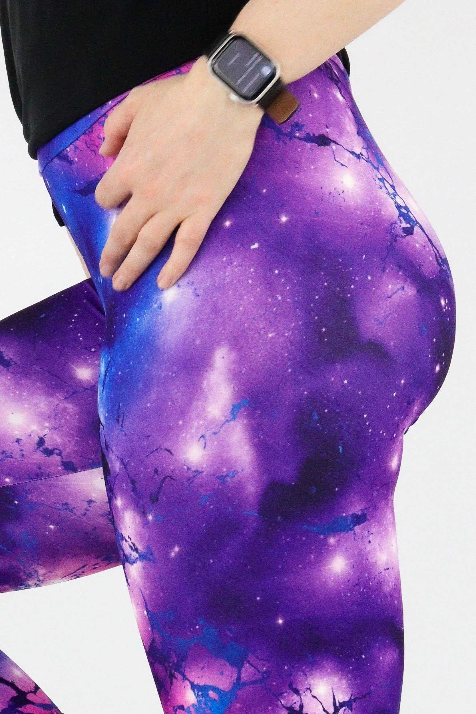 Nebular Marble - Casual Capri Leggings