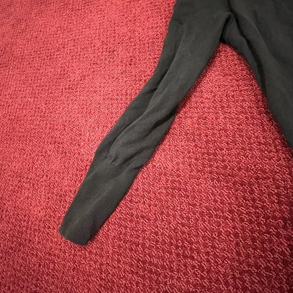 NIC ZOE NWT Black V neck sweater