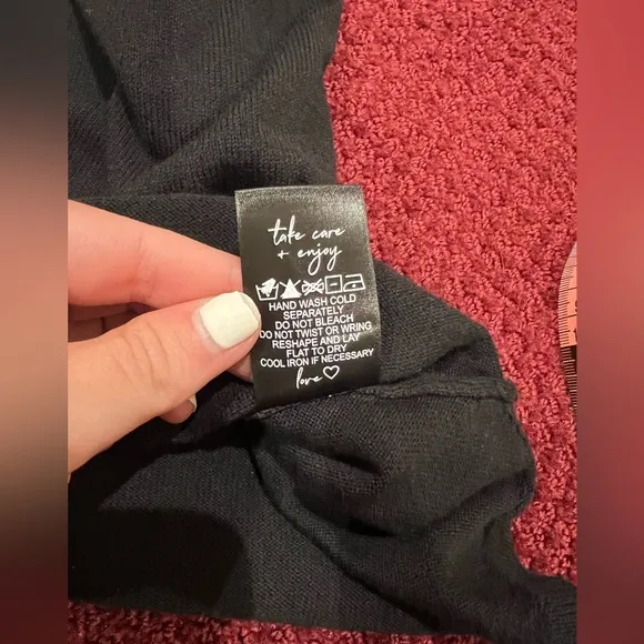 NIC ZOE NWT Black V neck sweater