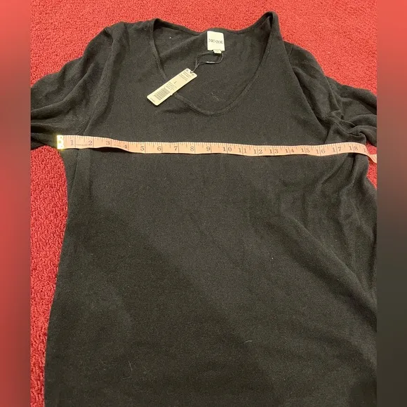 NIC ZOE NWT Black V neck sweater