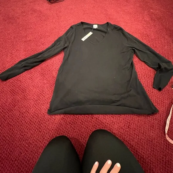 NIC ZOE NWT Black V neck sweater