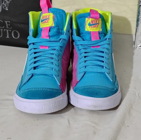 Nike blazers youth 5(big kid)Like New No Scuff Or Spots