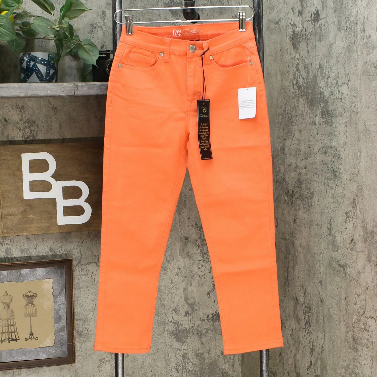 NWT DG2 By Diane Gilman Virtual Stretch Cropped Skinny Jean. 654685 2