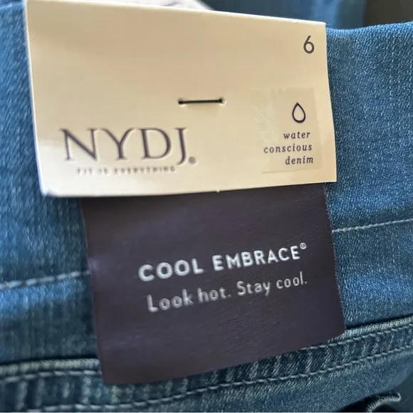 (NWT) NYDJ - Size: 6 Pull On Skinny Capri Medium Wash Blue Denim Jeans