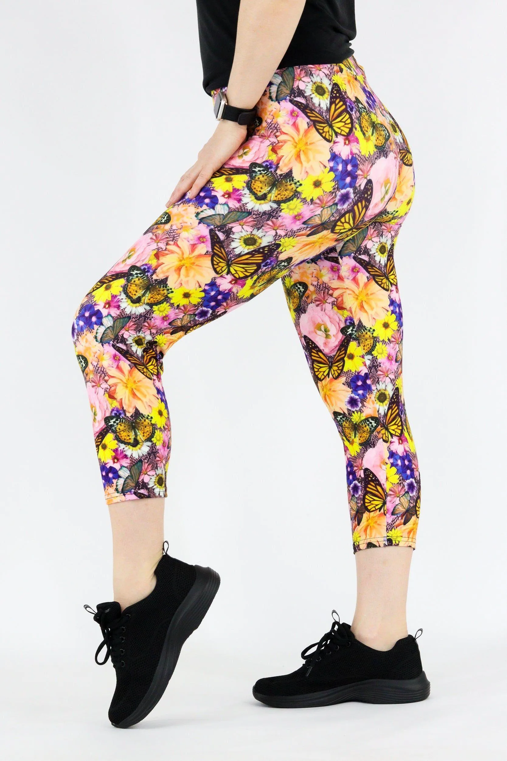 Peachy Butterfly - Casual Capri Leggings