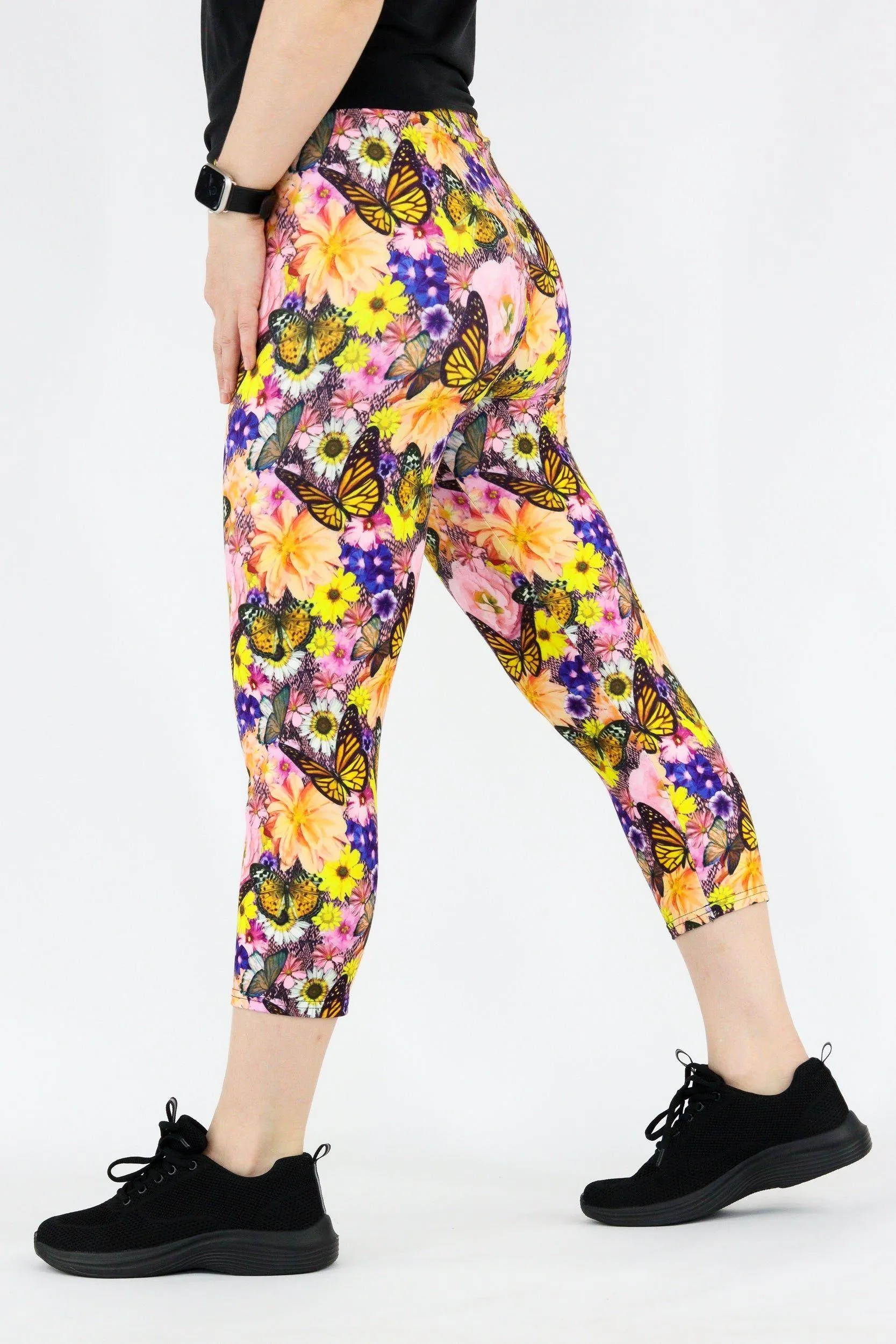 Peachy Butterfly - Casual Capri Leggings