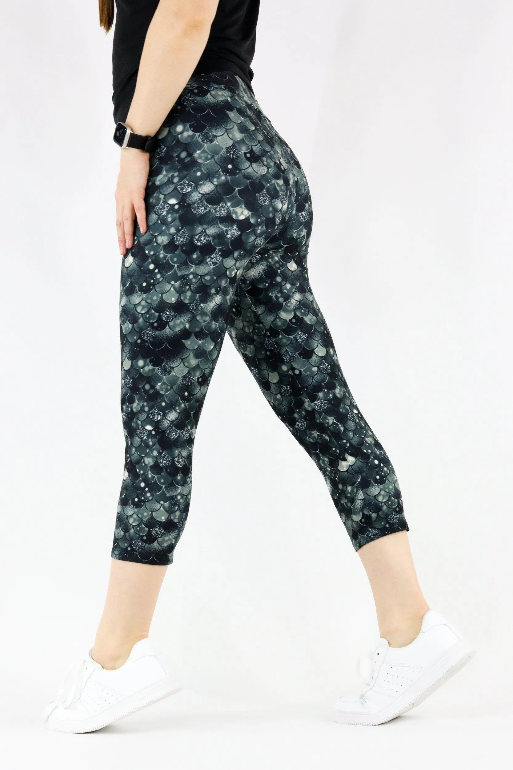 Raven Mermaid - Casual Capri Leggings