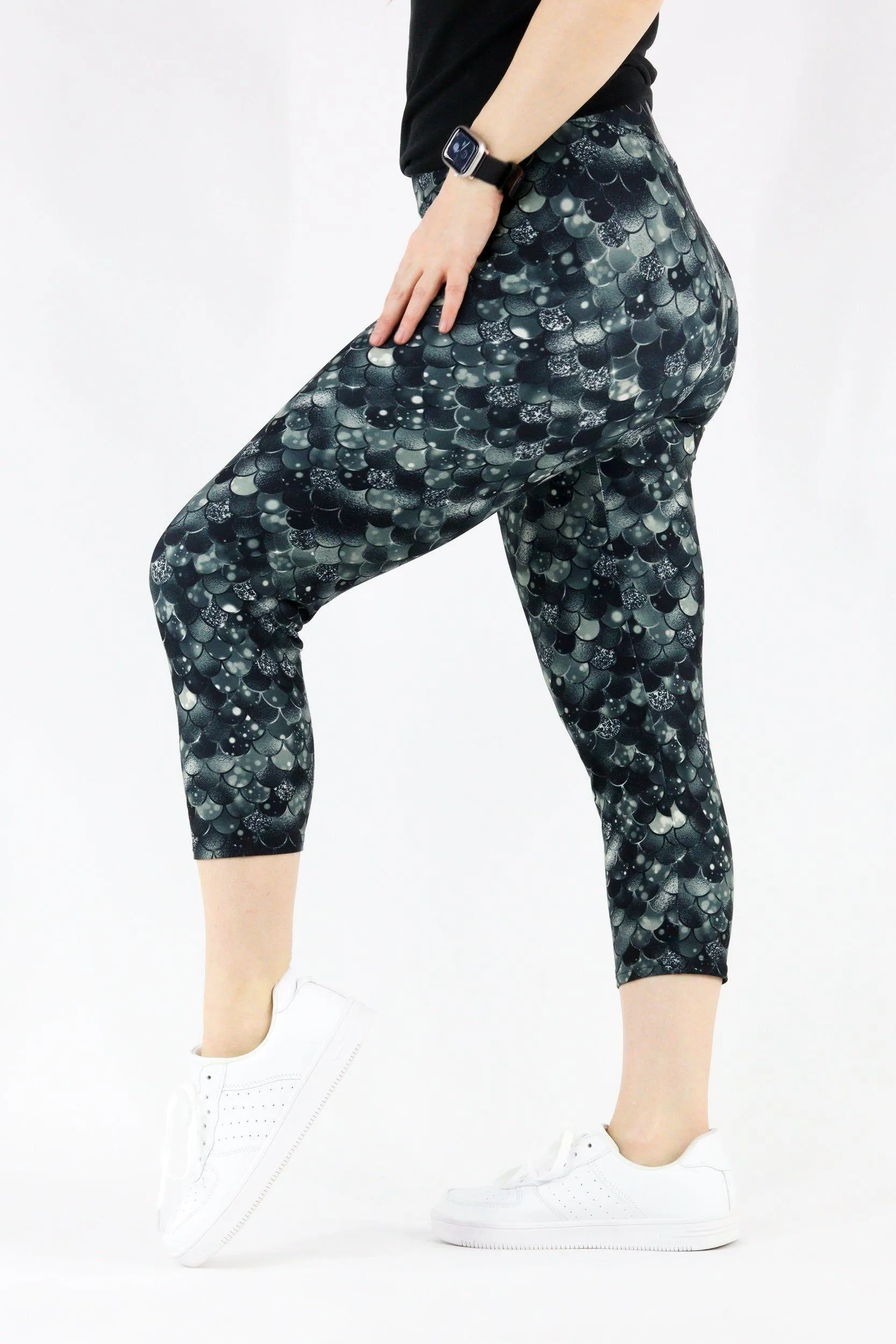 Raven Mermaid - Casual Capri Leggings