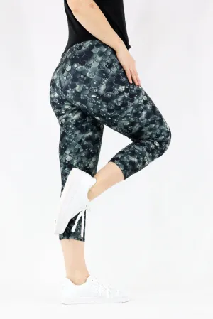 Raven Mermaid - Casual Capri Leggings