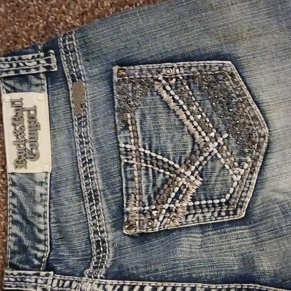 Rock &amp; Roll CowGirl low rise capris size 32