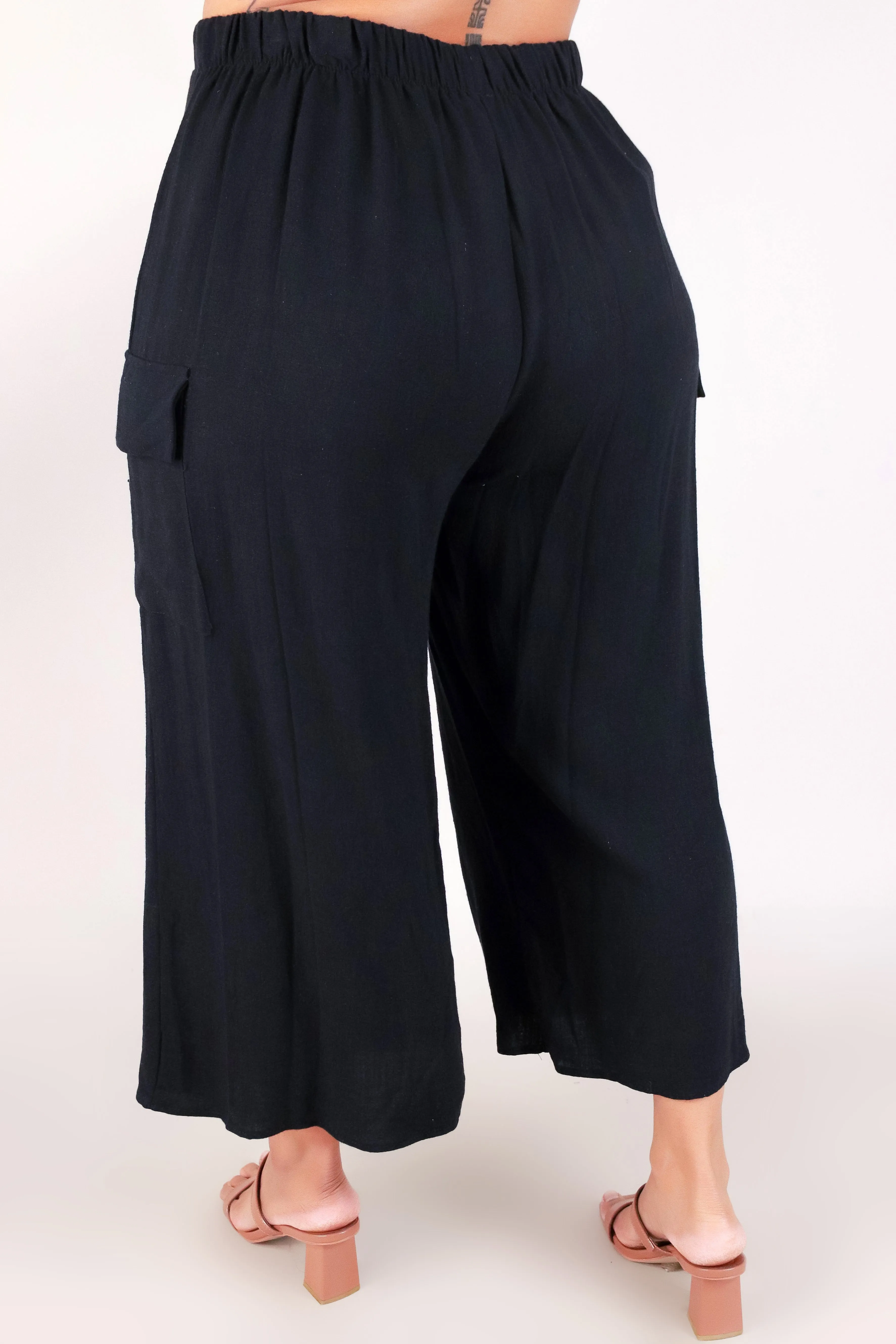 ROUND OF APPLAUSE CAPRI PANTS