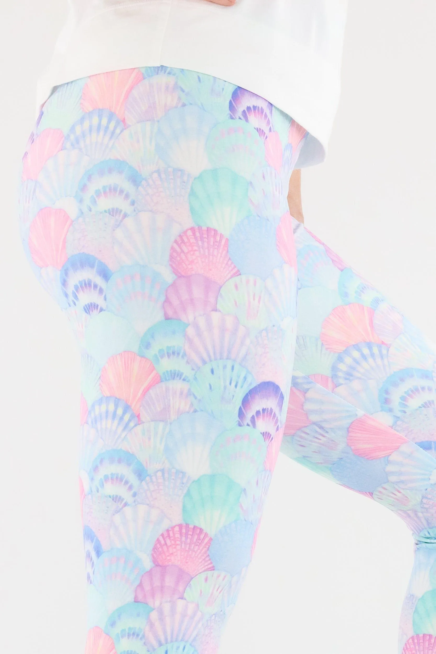 Seashells - Casual Capri Leggings