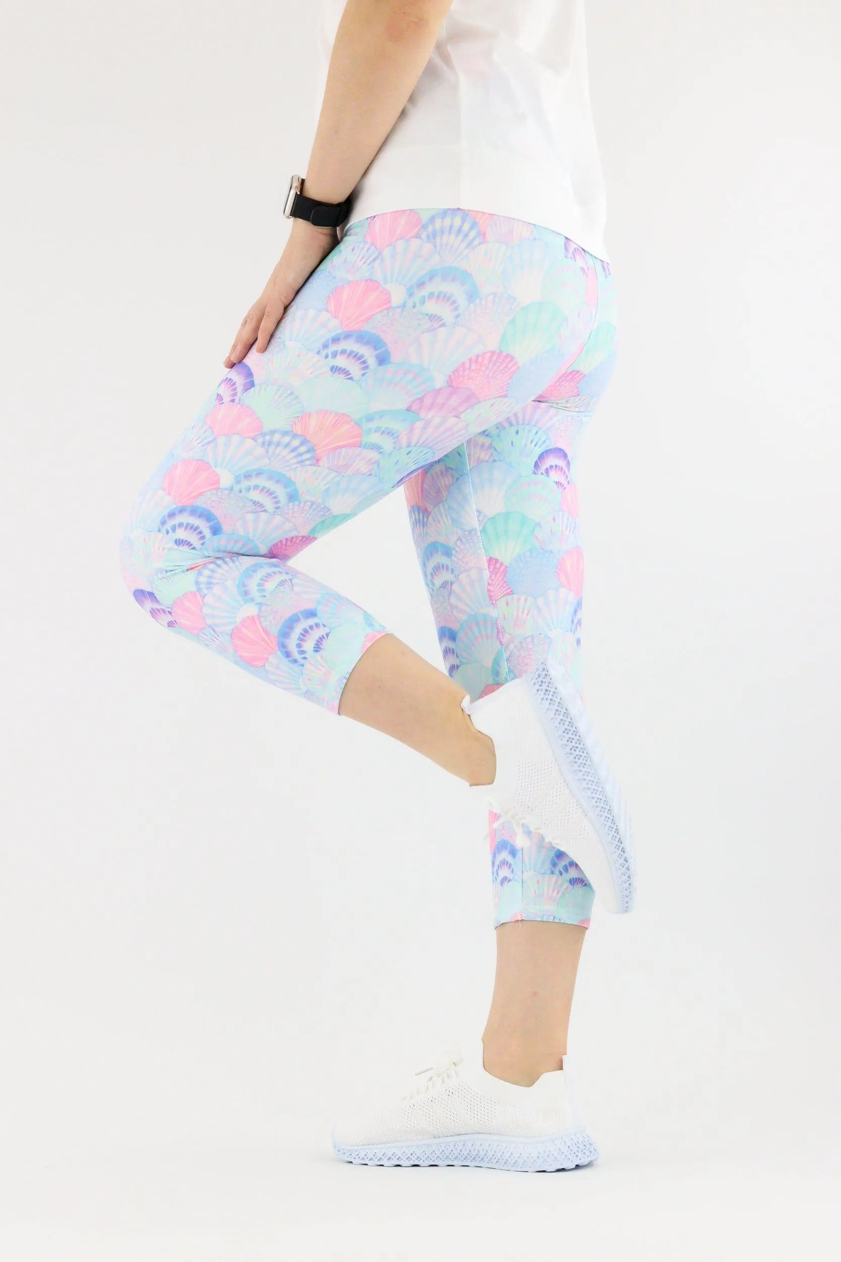 Seashells - Casual Capri Leggings