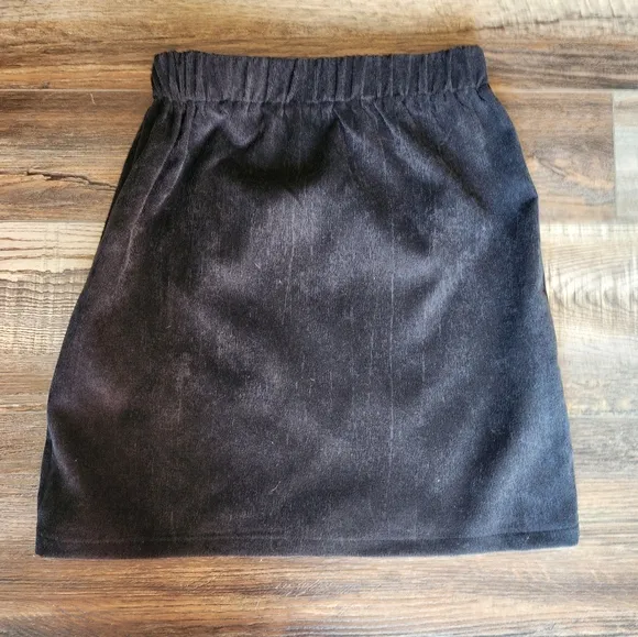Simplee skirt, size medium, black corduroy embroidered
