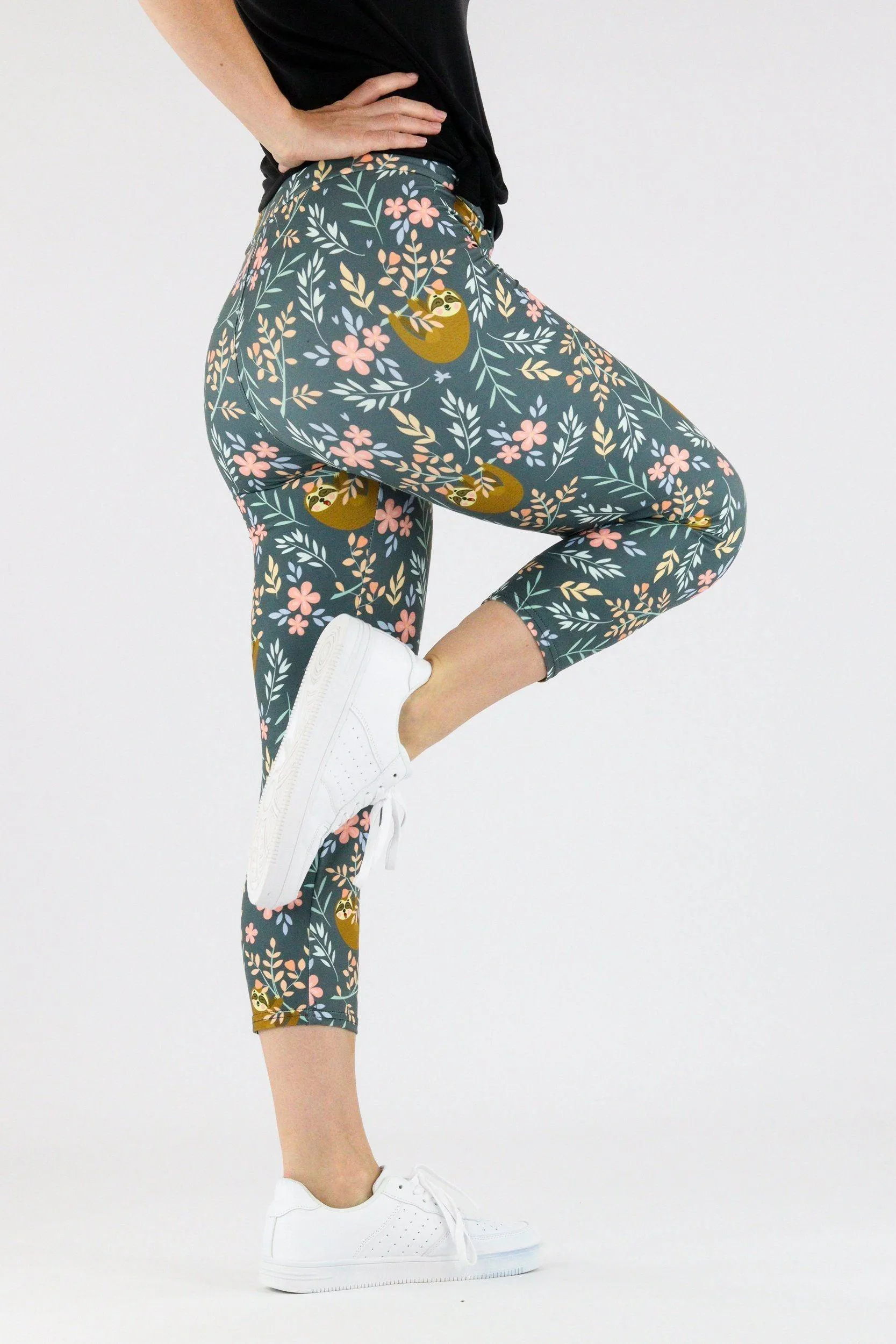Sloth Petals - Casual Capri Leggings