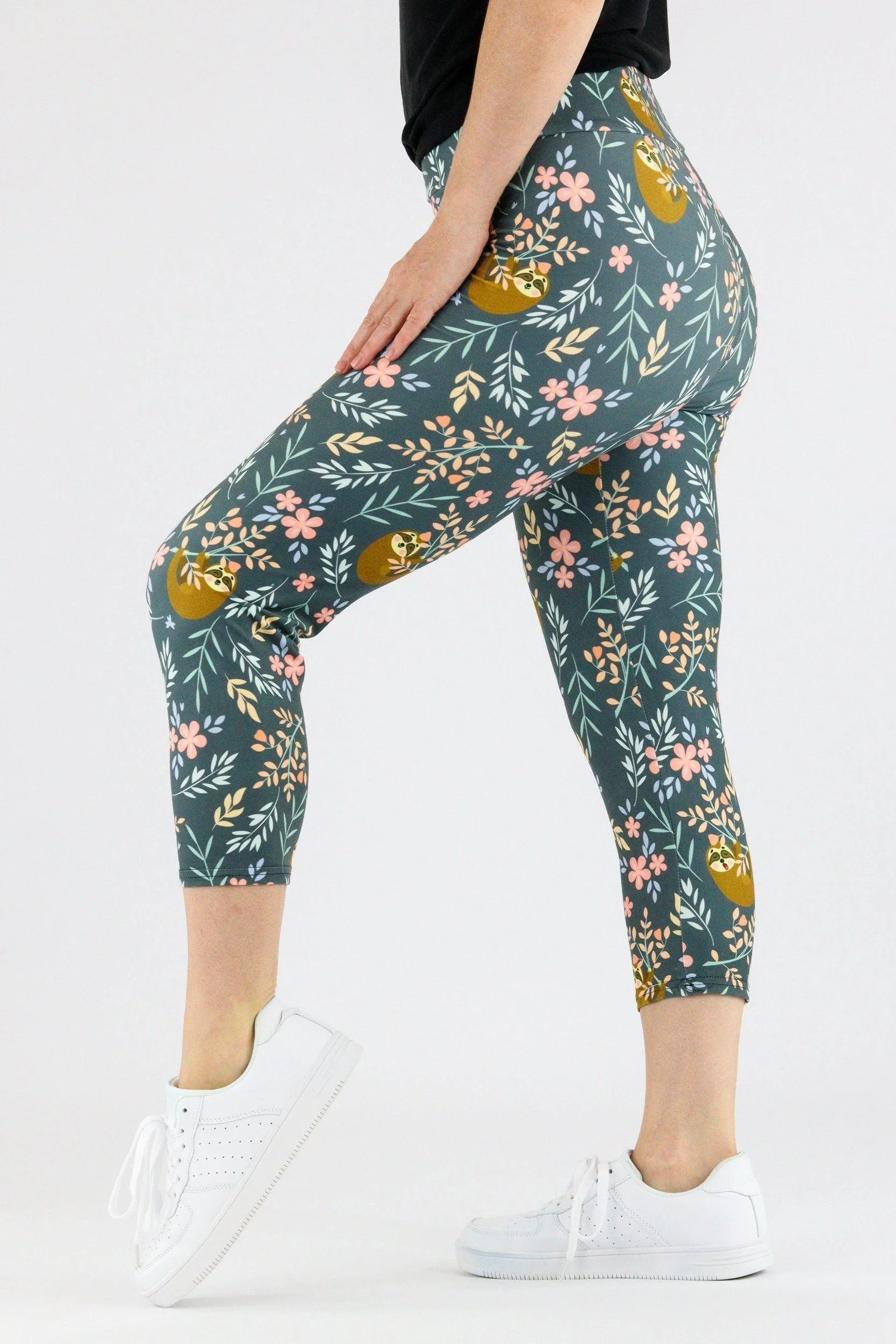 Sloth Petals - Casual Capri Leggings