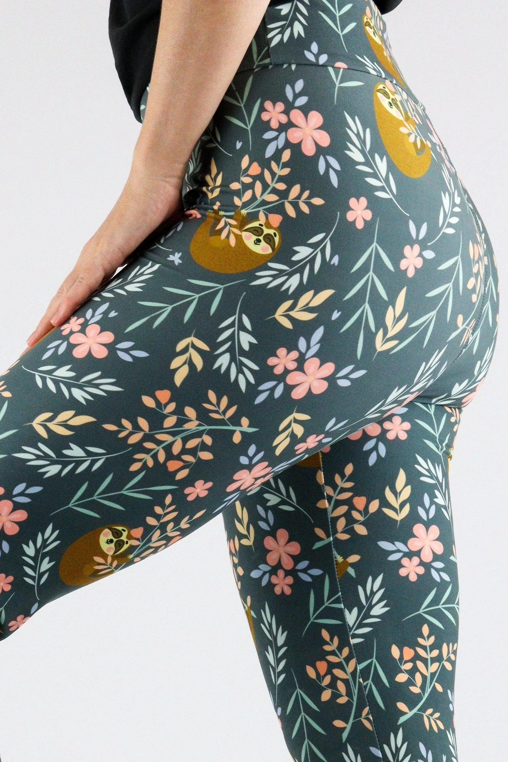 Sloth Petals - Casual Capri Leggings