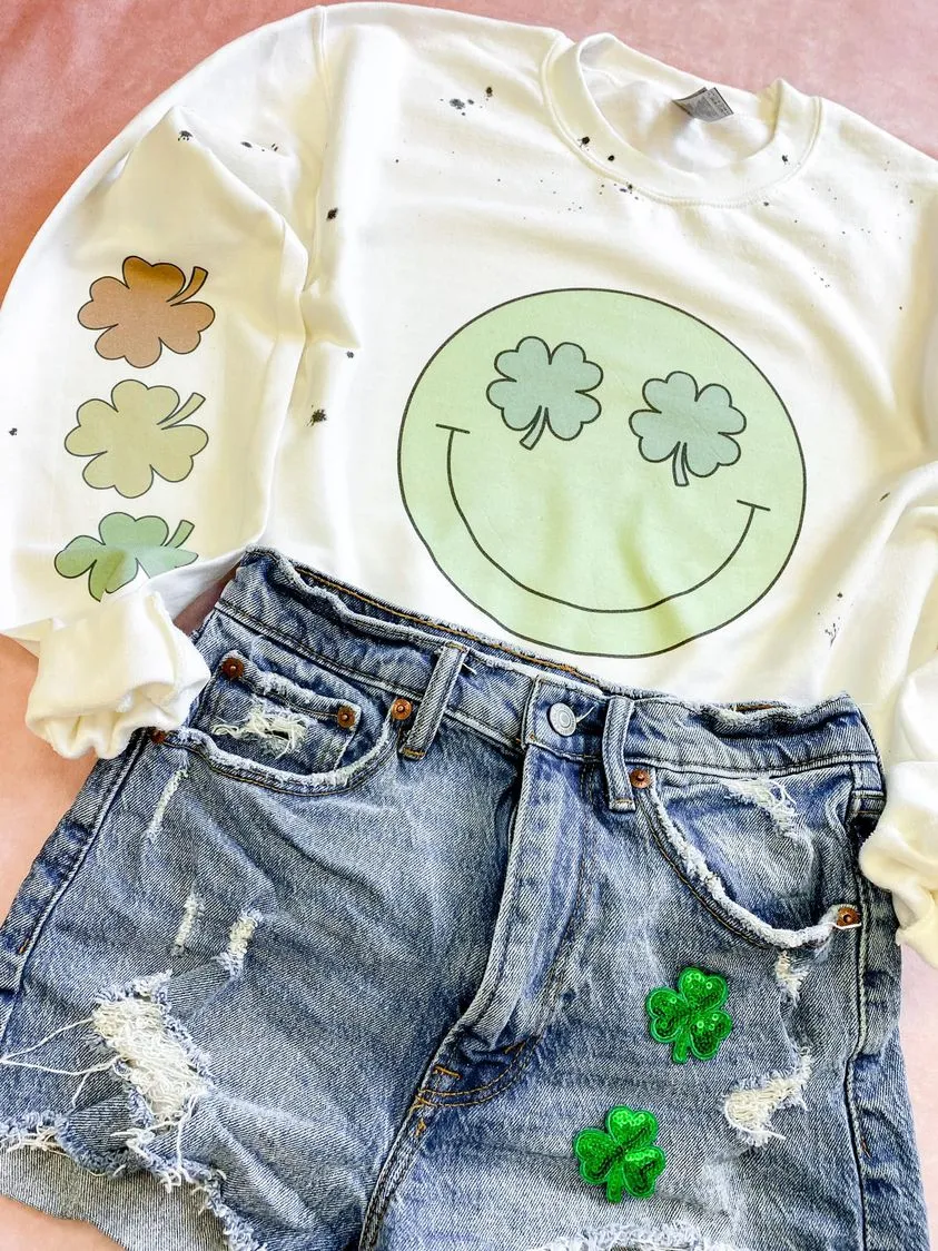 Smiley Clover Graphic Sweatshirt