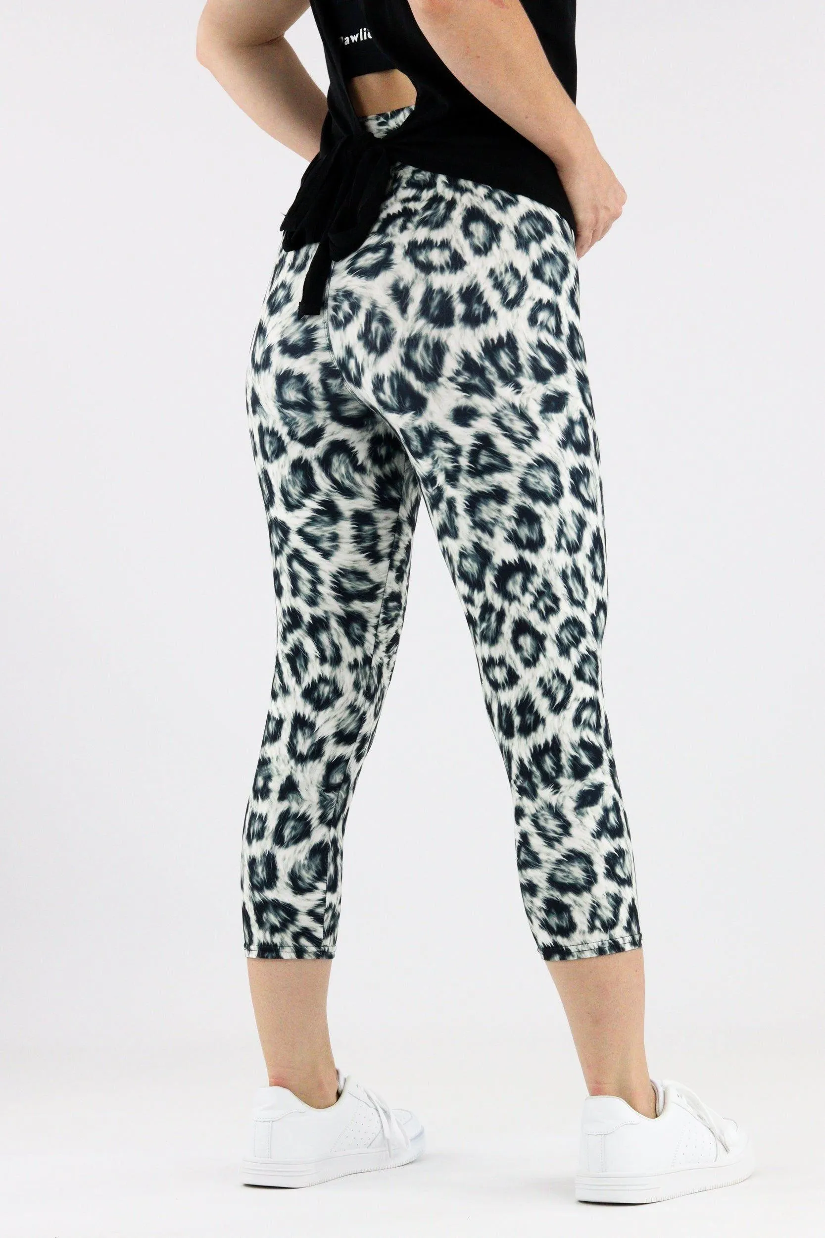 Snow Leopard Fur - Casual Capri Leggings