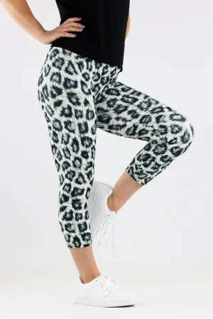 Snow Leopard Fur - Casual Capri Leggings