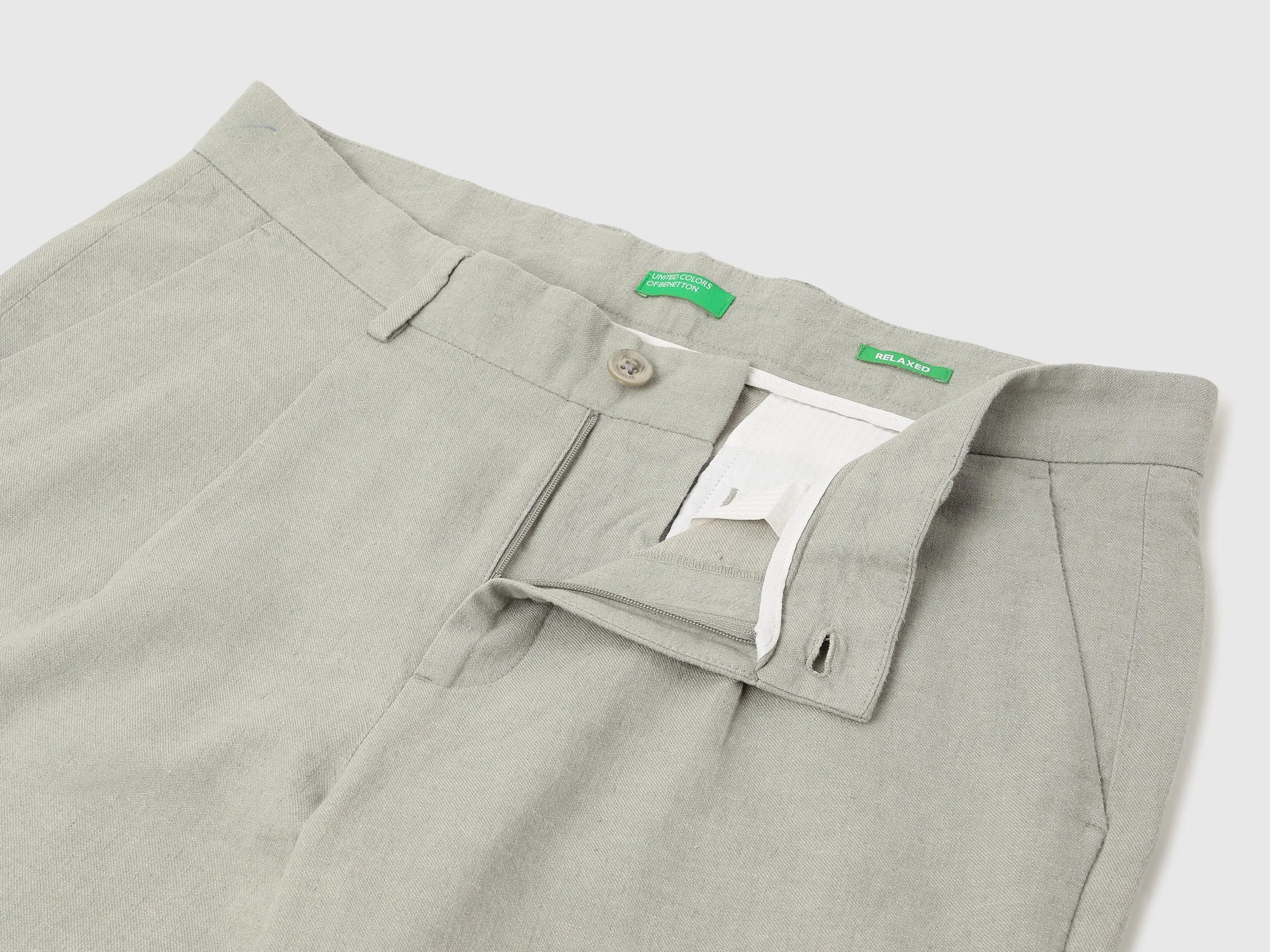 Solid Relaxed Fit Pleated Trousers