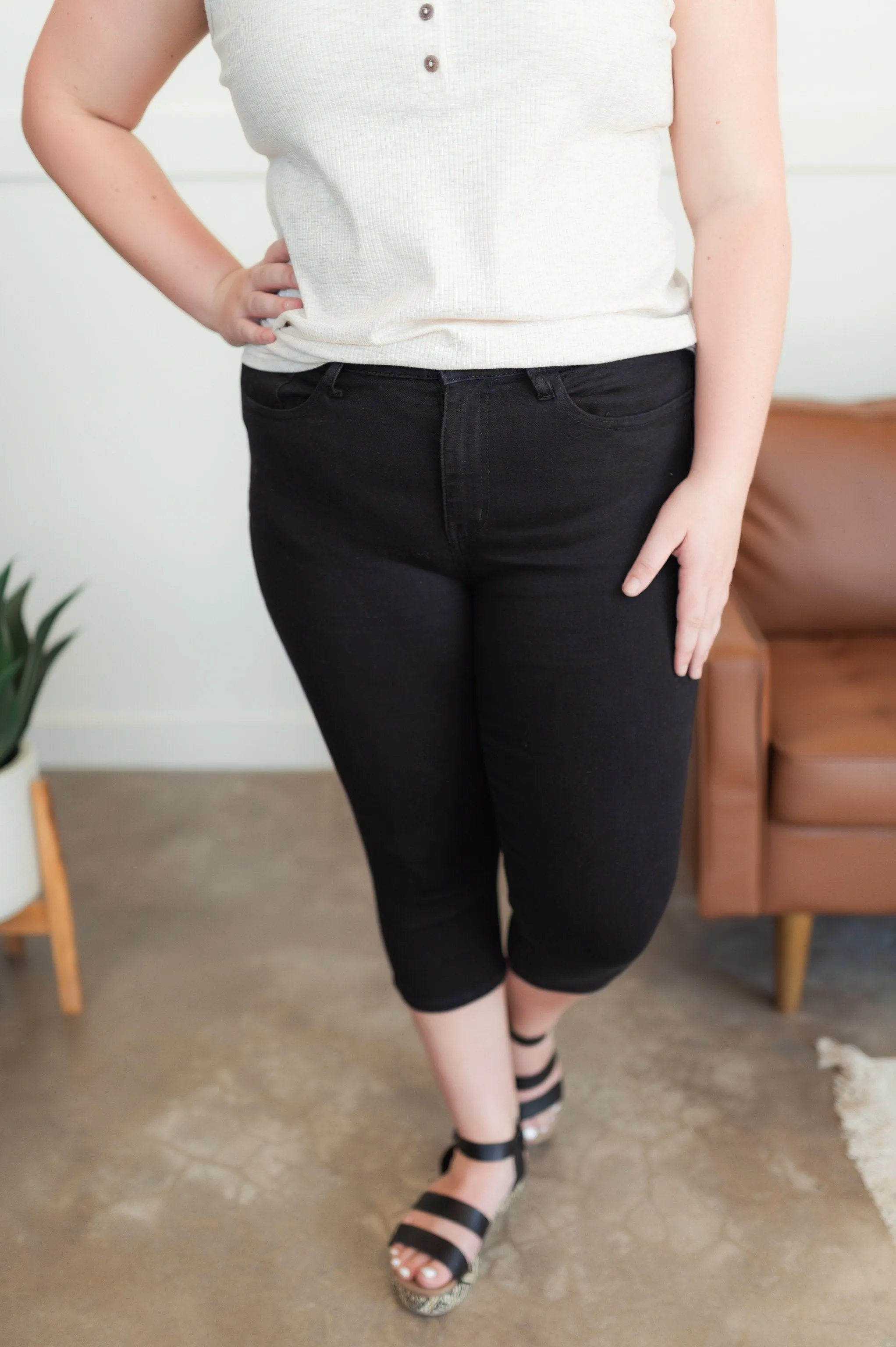 The Real Slim Shady Judy Blue Capris In Black