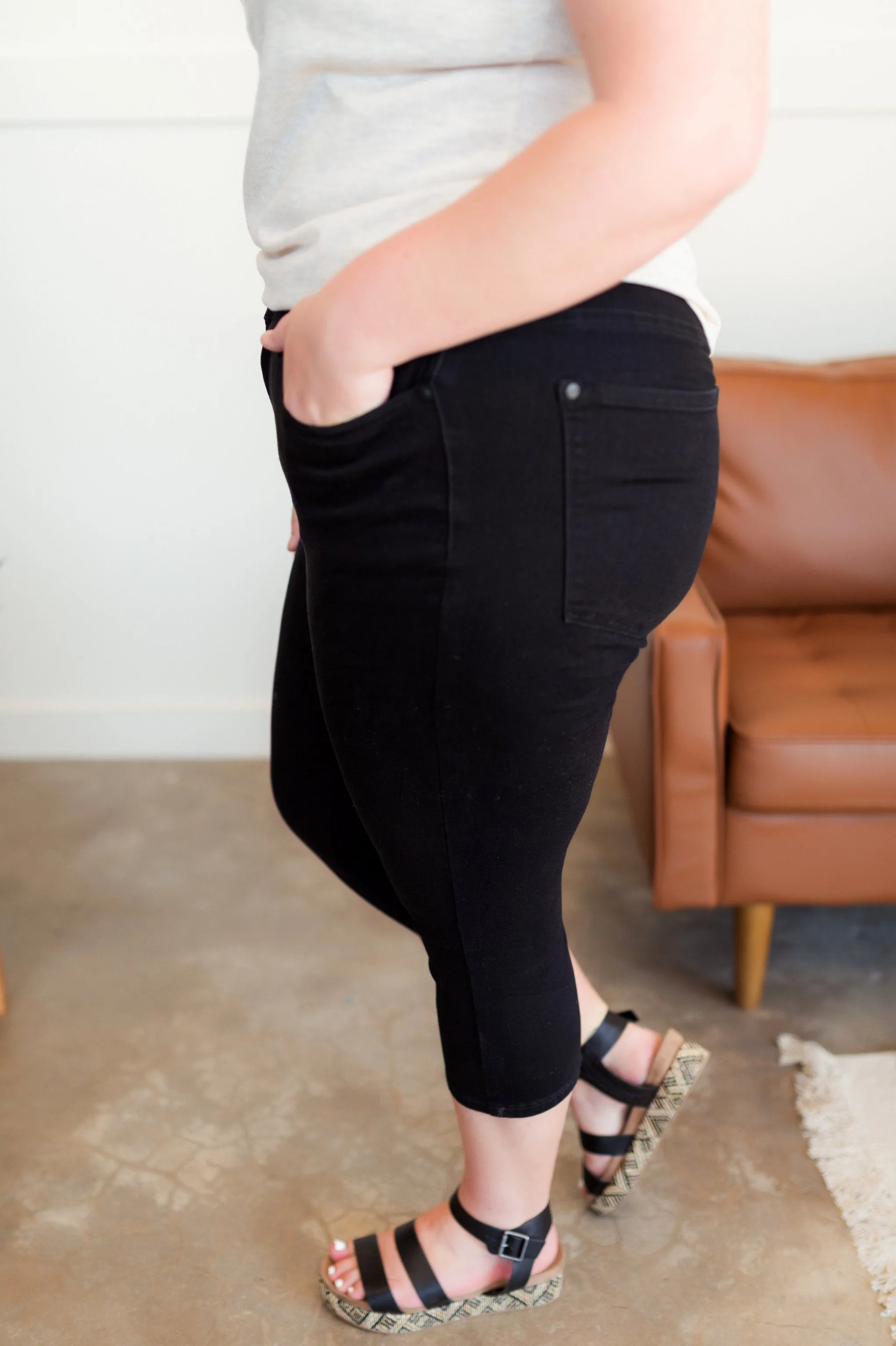 The Real Slim Shady Judy Blue Capris In Black