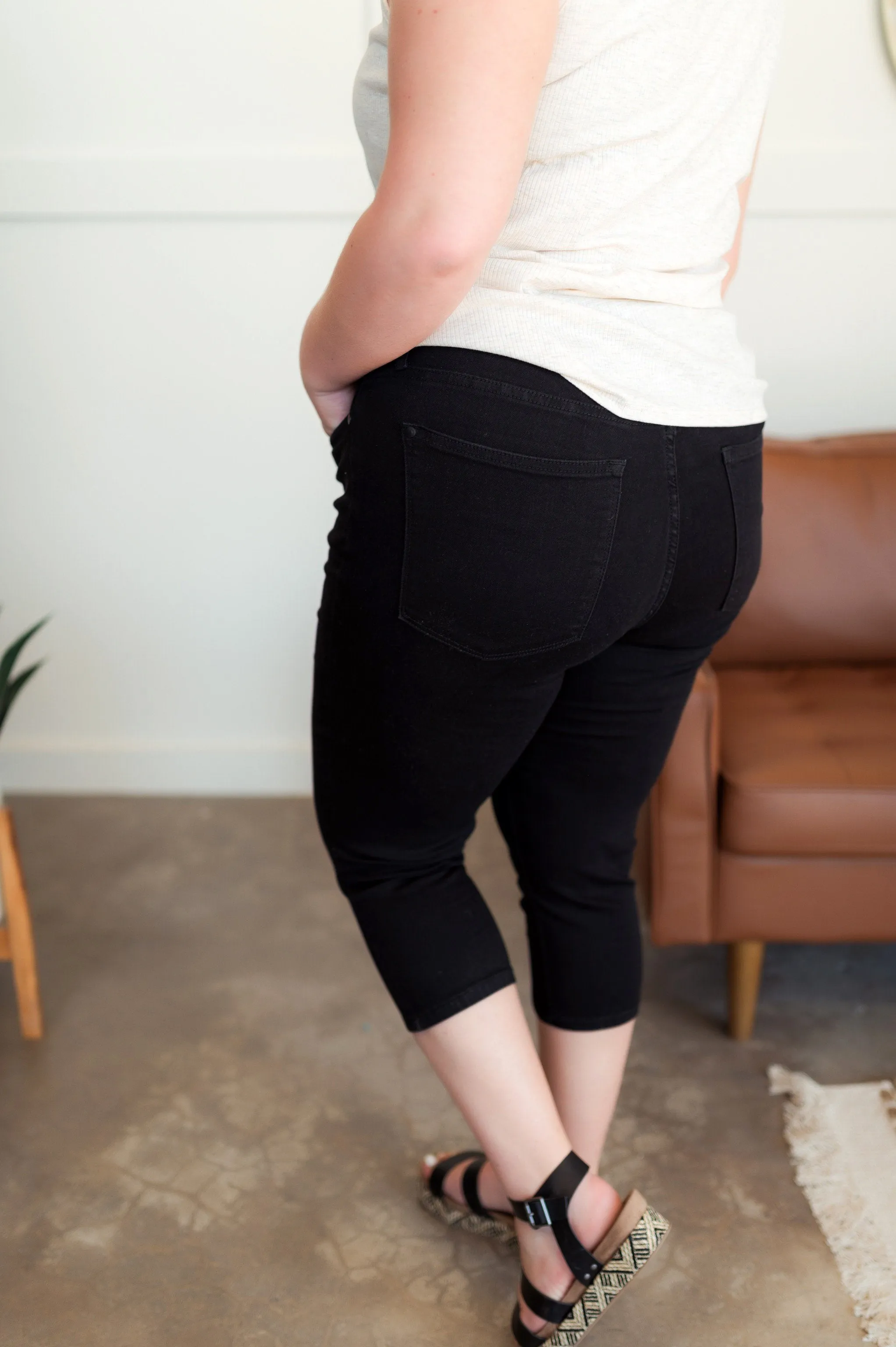 The Real Slim Shady Judy Blue Capris In Black