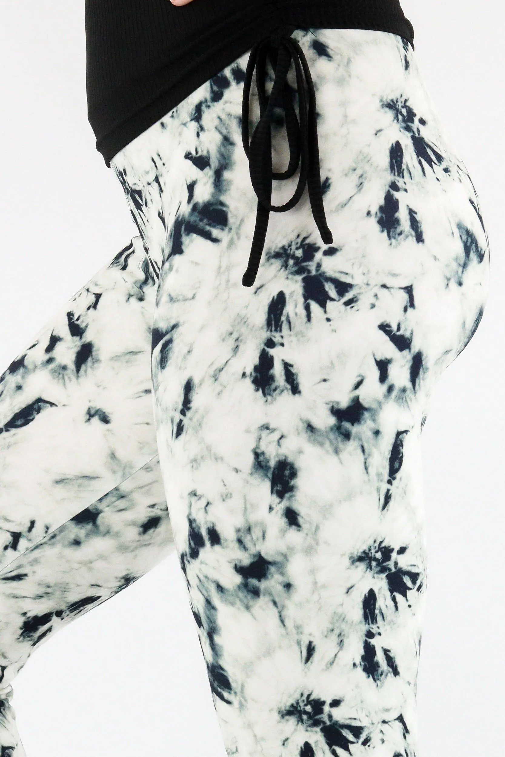 Tie Dye Tornado - Casual Capri Leggings