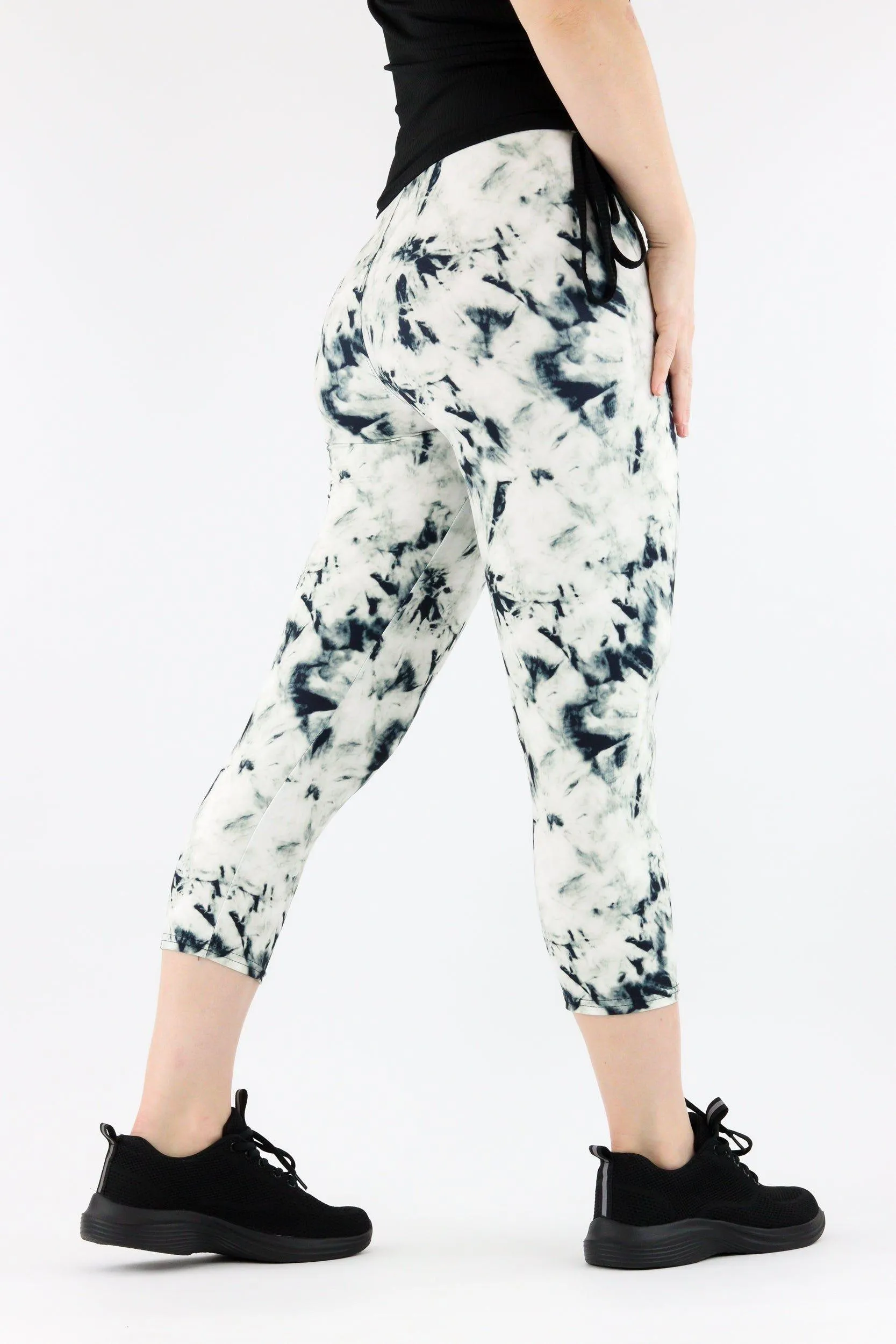 Tie Dye Tornado - Casual Capri Leggings