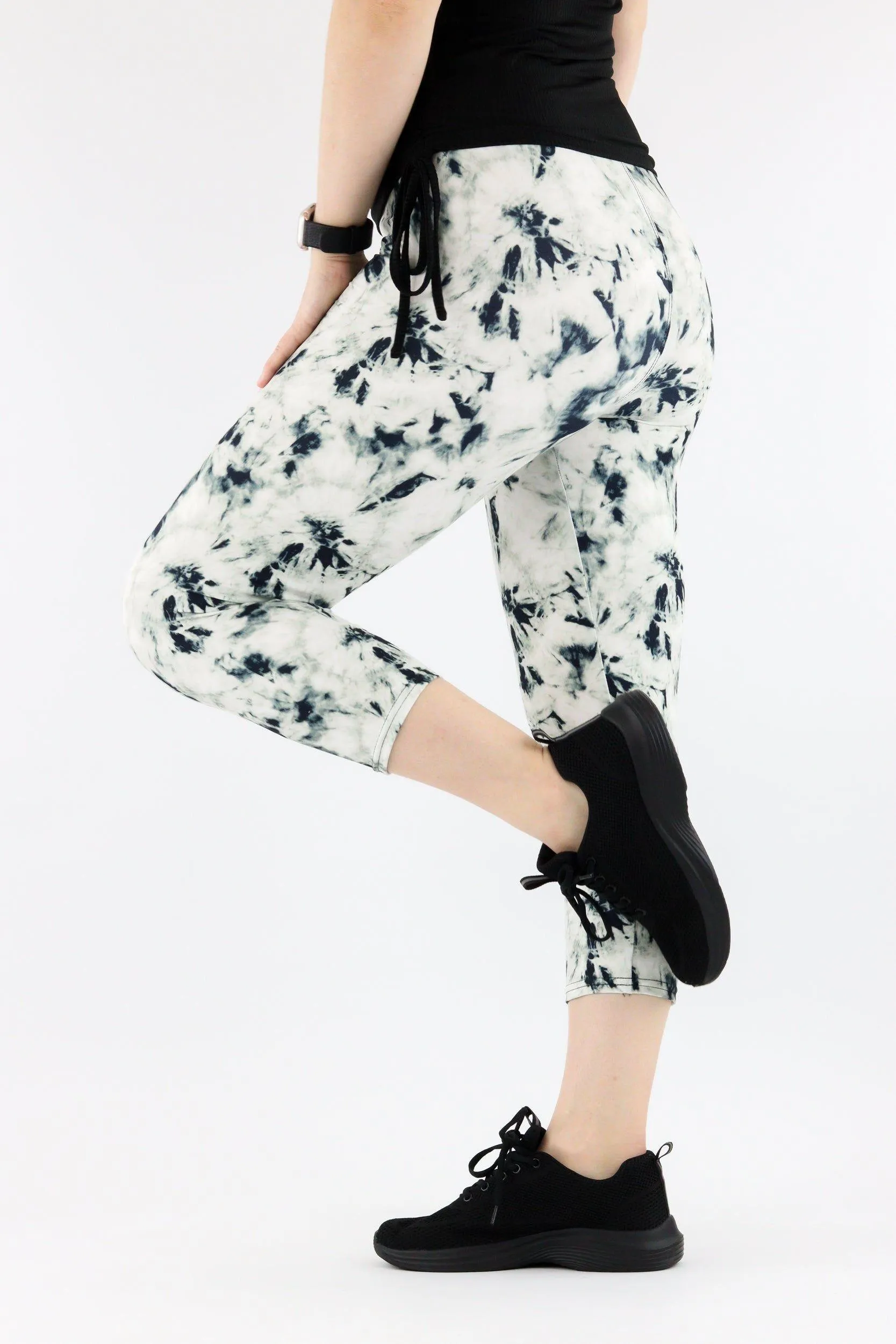 Tie Dye Tornado - Casual Capri Leggings