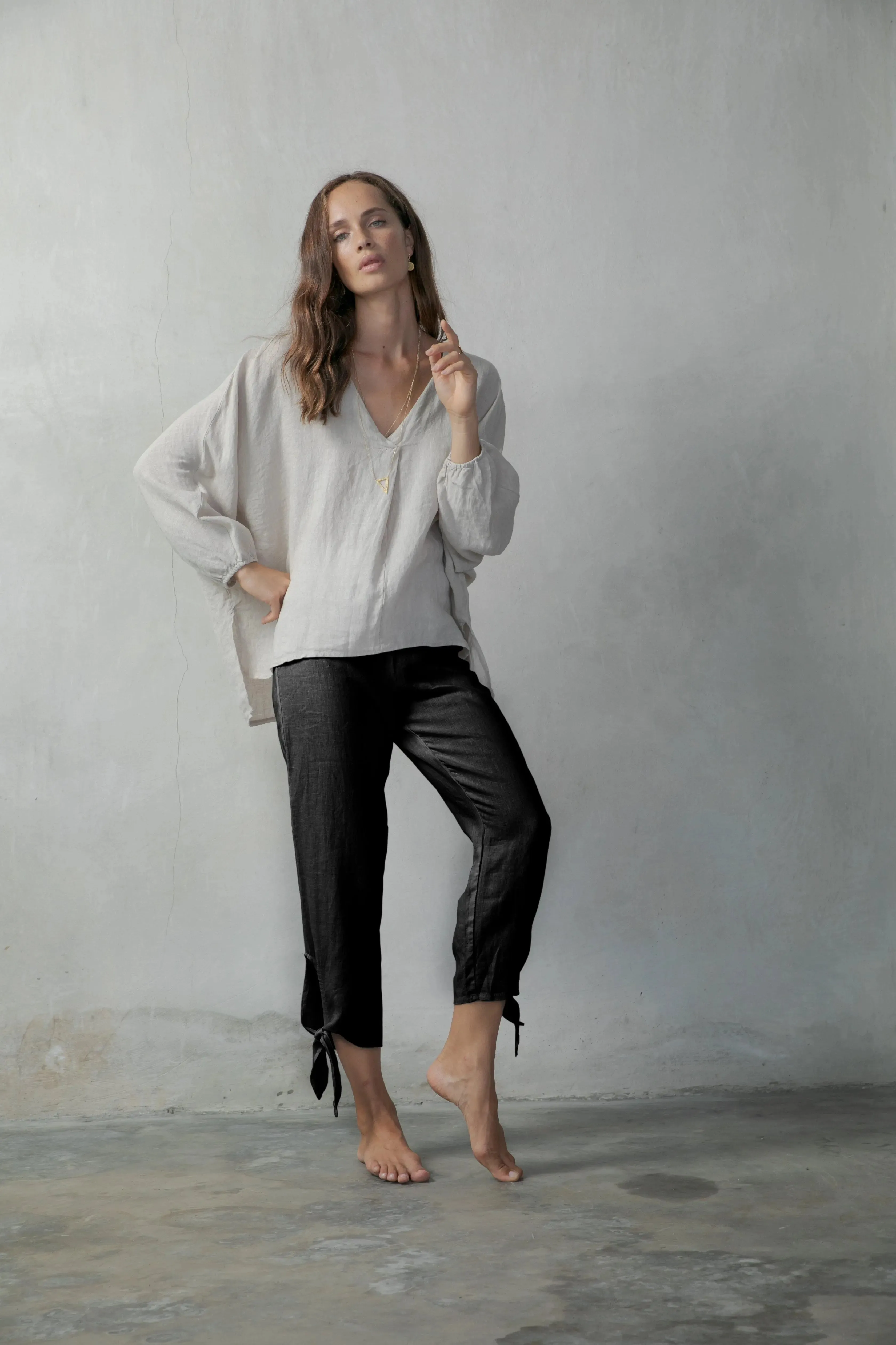 Tie-Knot Linen Capri Pants Black