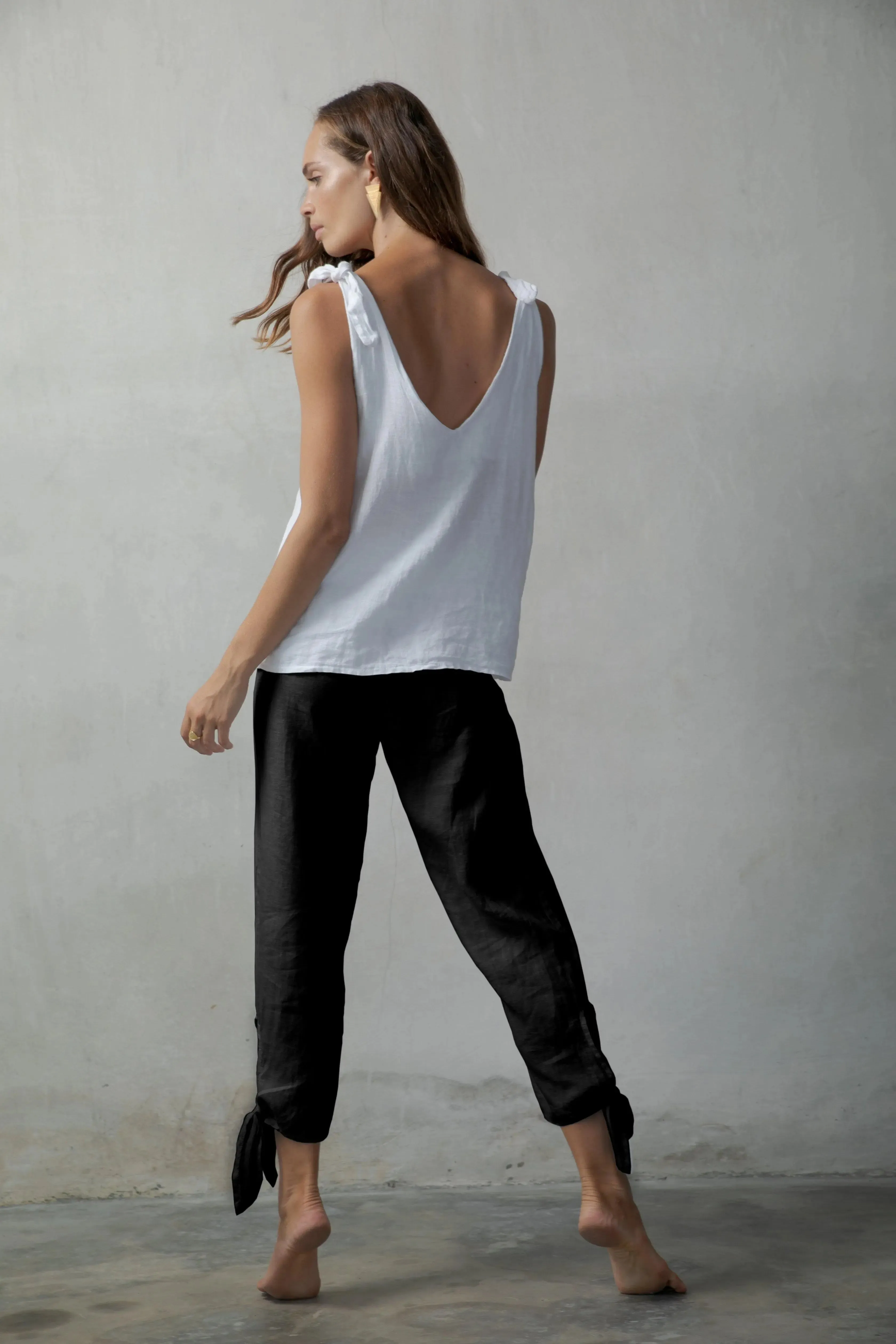 Tie-Knot Linen Capri Pants Black