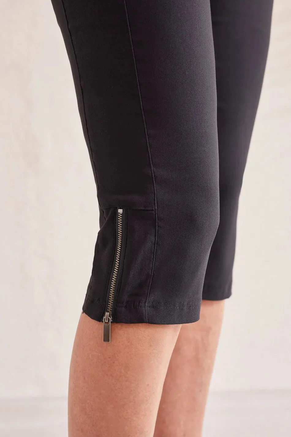 Tribal Flatten It Pull On Capri - Black