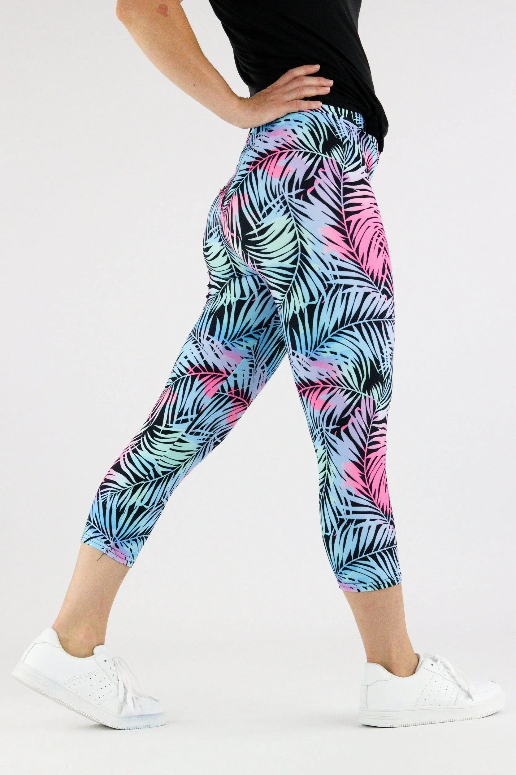 Tropical Fantasy - Casual Capri Leggings
