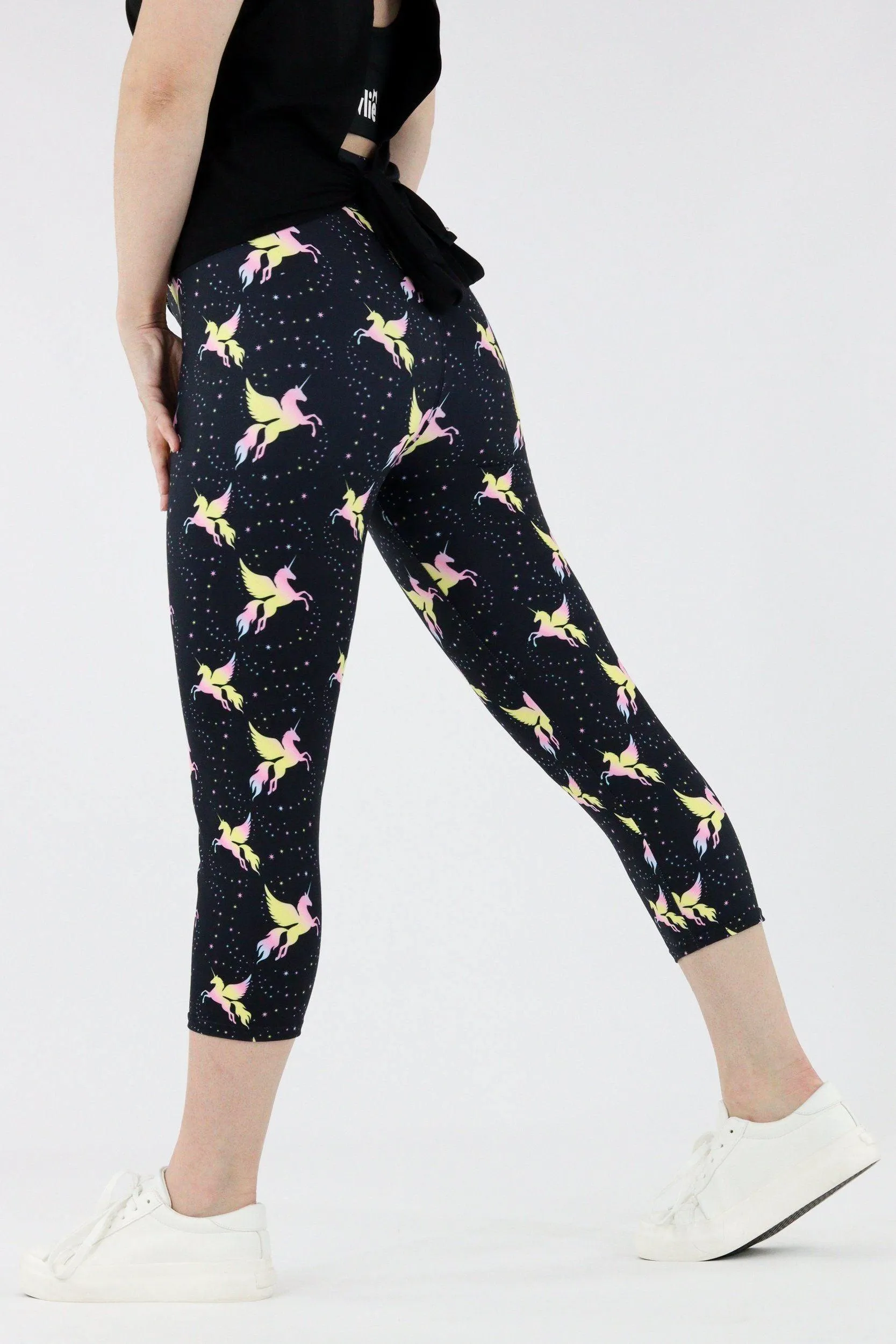 Unicorn Shimmer - Casual Capri Leggings