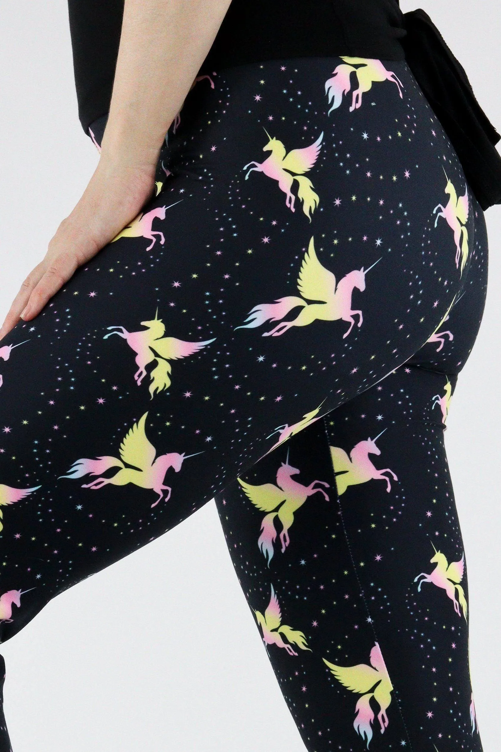 Unicorn Shimmer - Casual Capri Leggings